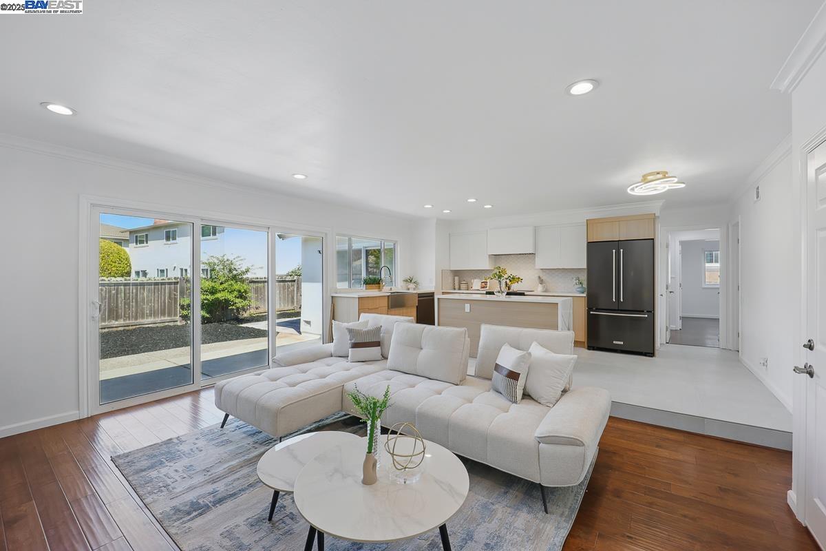 Detail Gallery Image 16 of 57 For 909 Gull Ave, Foster City,  CA 94404 - 4 Beds | 2 Baths