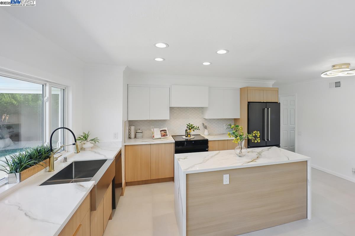 Detail Gallery Image 18 of 57 For 909 Gull Ave, Foster City,  CA 94404 - 4 Beds | 2 Baths