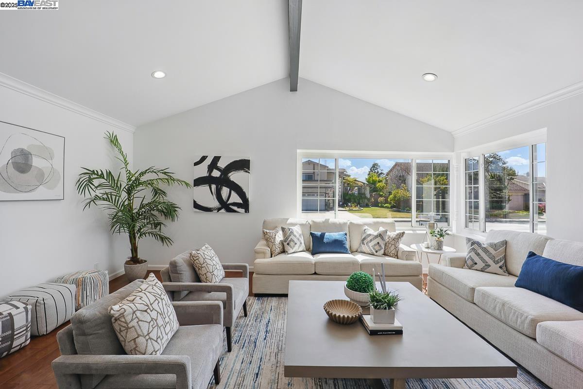 Detail Gallery Image 4 of 57 For 909 Gull Ave, Foster City,  CA 94404 - 4 Beds | 2 Baths