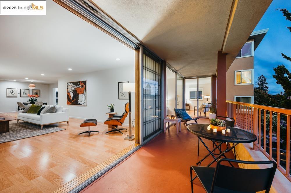 Detail Gallery Image 2 of 56 For 1515 Oxford St 1b,  Berkeley,  CA 94709 - 2 Beds | 2 Baths