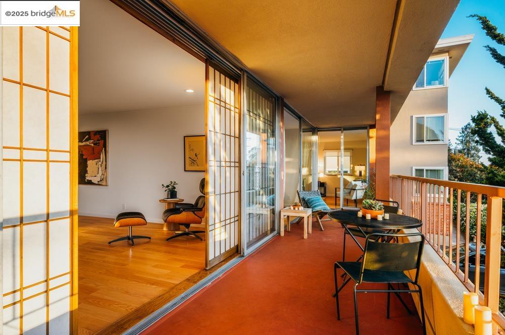 Detail Gallery Image 3 of 56 For 1515 Oxford St 1b,  Berkeley,  CA 94709 - 2 Beds | 2 Baths