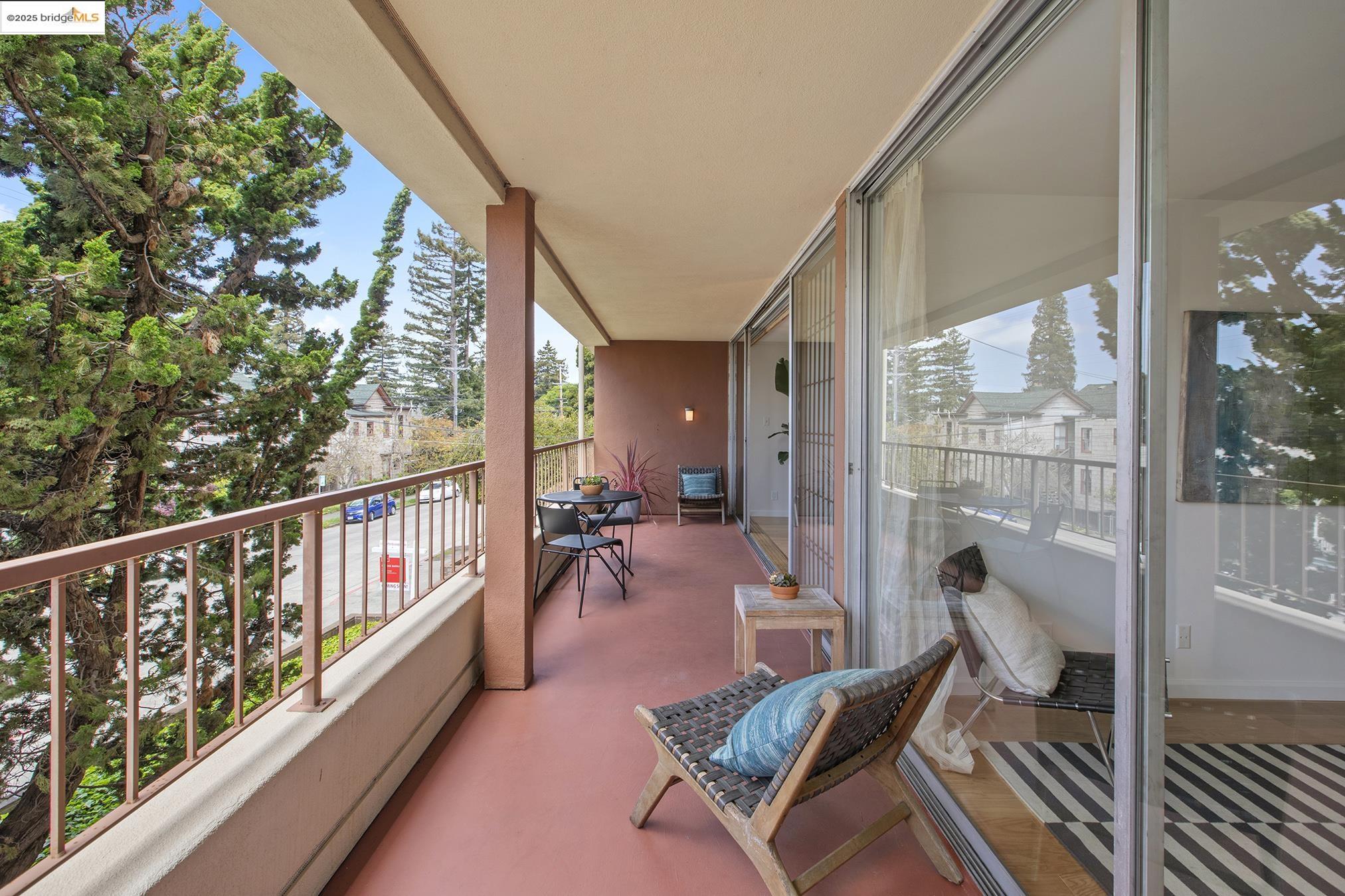 Detail Gallery Image 32 of 56 For 1515 Oxford St 1b,  Berkeley,  CA 94709 - 2 Beds | 2 Baths