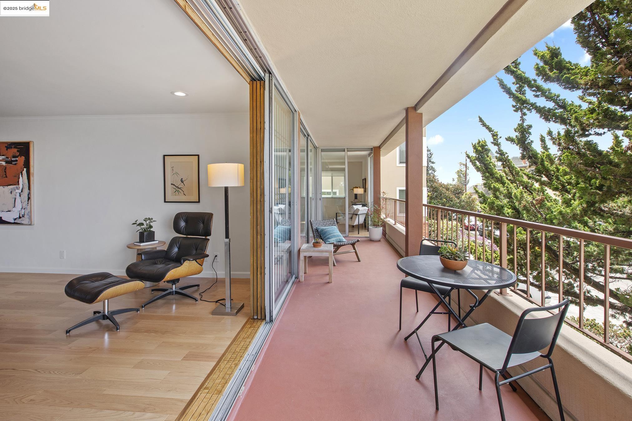 Detail Gallery Image 33 of 56 For 1515 Oxford St 1b,  Berkeley,  CA 94709 - 2 Beds | 2 Baths