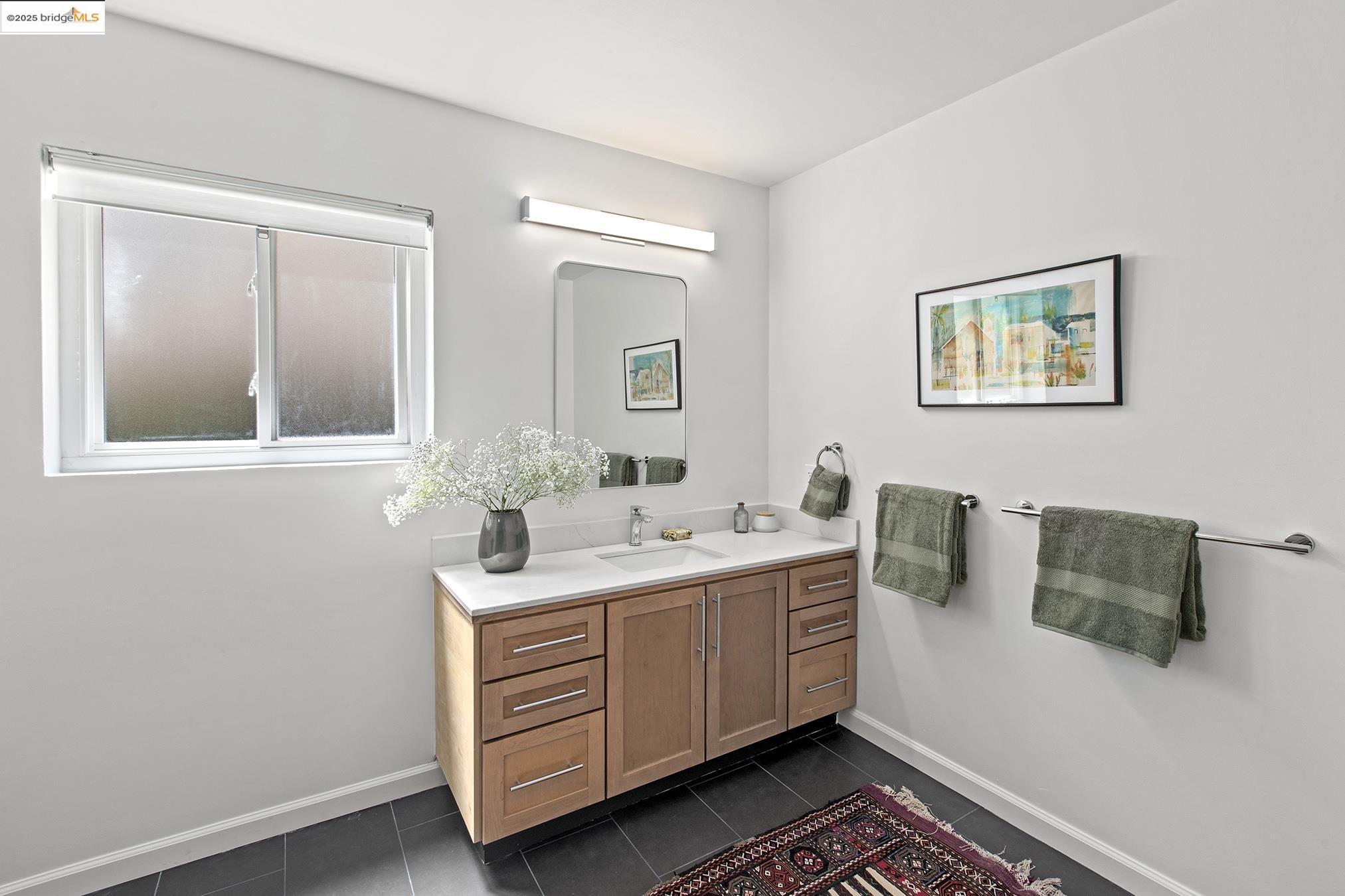 Detail Gallery Image 45 of 56 For 1515 Oxford St 1b,  Berkeley,  CA 94709 - 2 Beds | 2 Baths