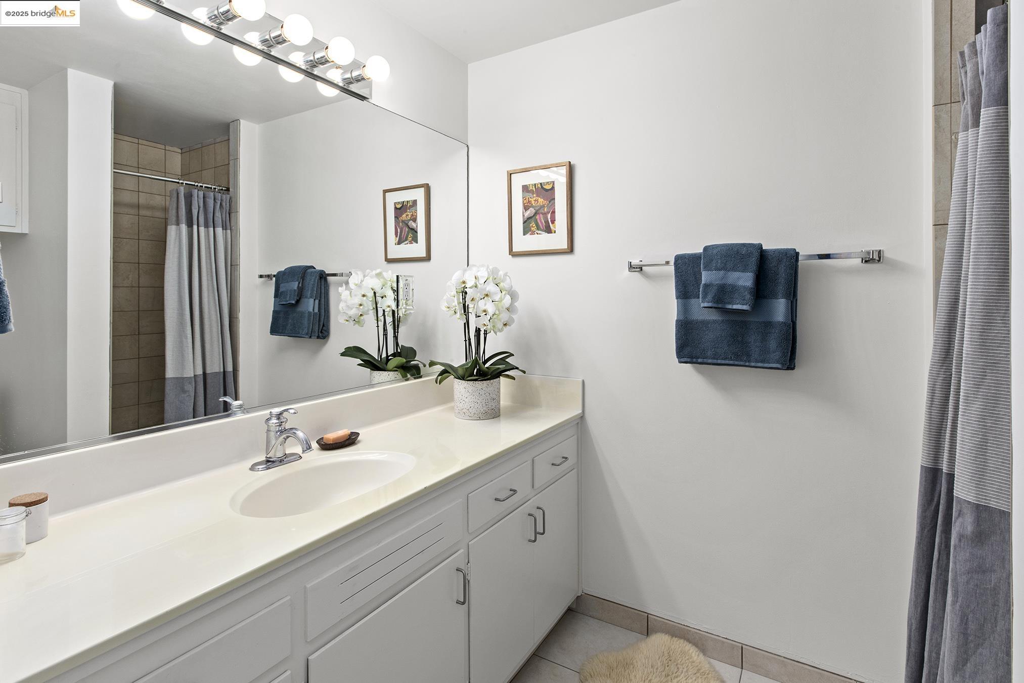 Detail Gallery Image 47 of 56 For 1515 Oxford St 1b,  Berkeley,  CA 94709 - 2 Beds | 2 Baths