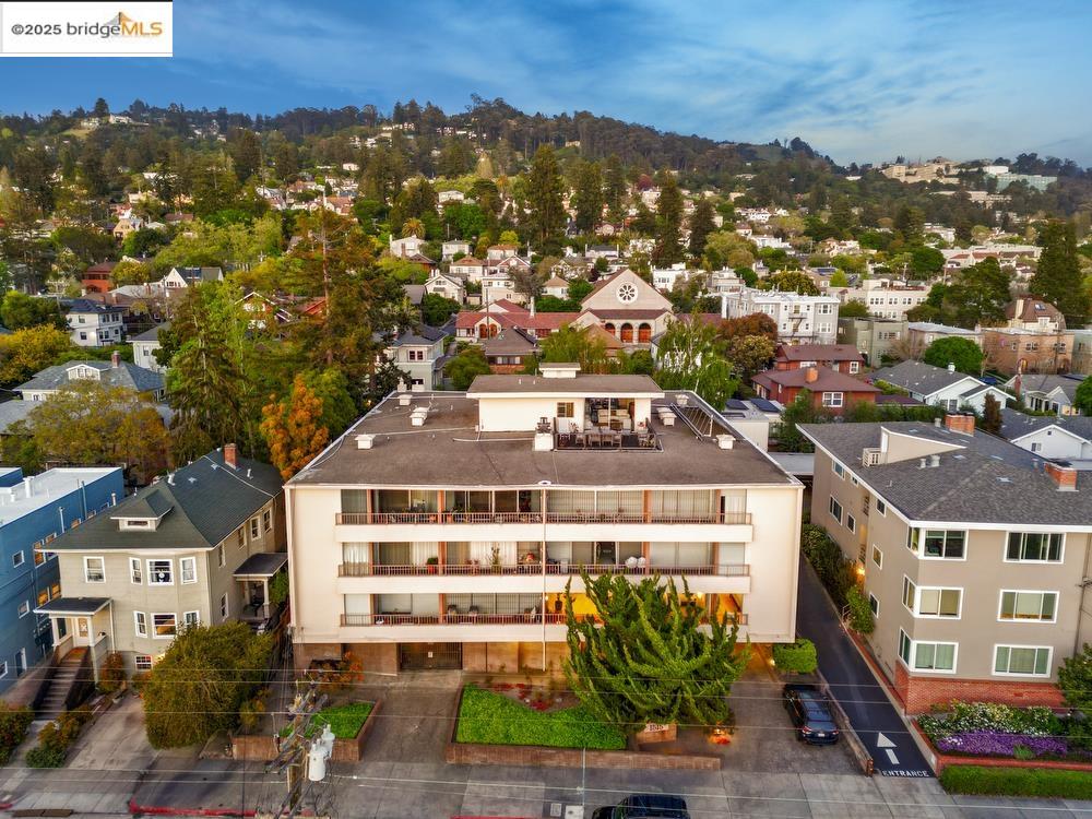 Detail Gallery Image 48 of 56 For 1515 Oxford St 1b,  Berkeley,  CA 94709 - 2 Beds | 2 Baths