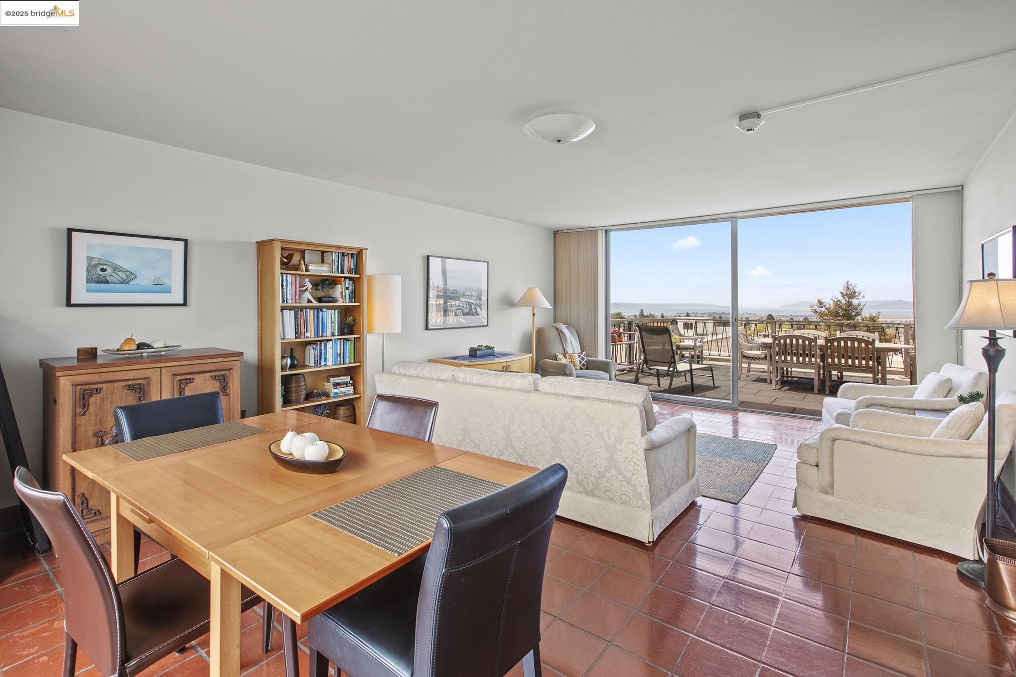 Detail Gallery Image 49 of 56 For 1515 Oxford St 1b,  Berkeley,  CA 94709 - 2 Beds | 2 Baths