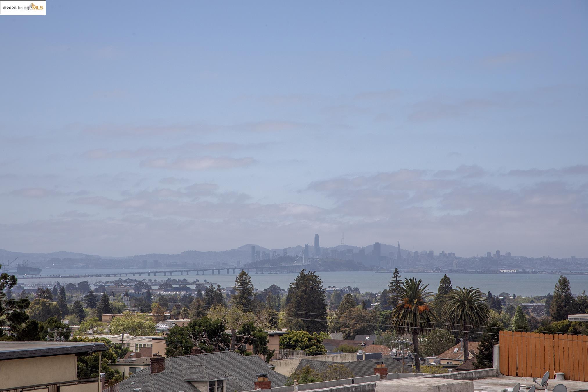 Detail Gallery Image 50 of 56 For 1515 Oxford St 1b,  Berkeley,  CA 94709 - 2 Beds | 2 Baths