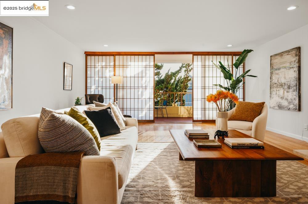 Detail Gallery Image 6 of 56 For 1515 Oxford St 1b,  Berkeley,  CA 94709 - 2 Beds | 2 Baths