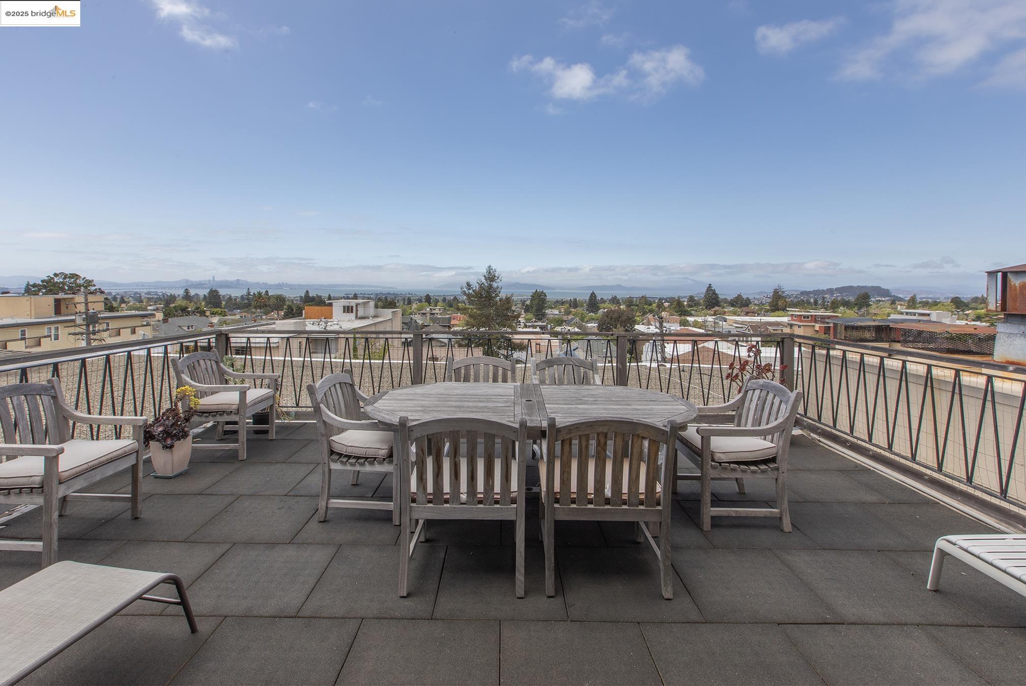 Detail Gallery Image 51 of 56 For 1515 Oxford St 1b,  Berkeley,  CA 94709 - 2 Beds | 2 Baths