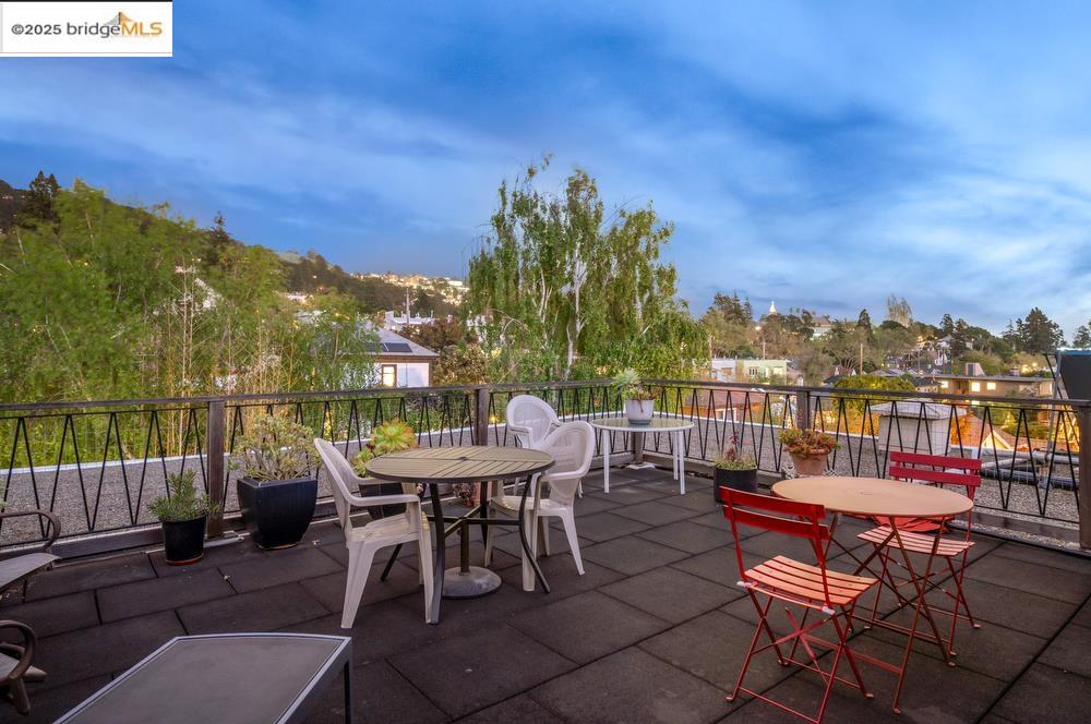 Detail Gallery Image 56 of 56 For 1515 Oxford St 1b,  Berkeley,  CA 94709 - 2 Beds | 2 Baths