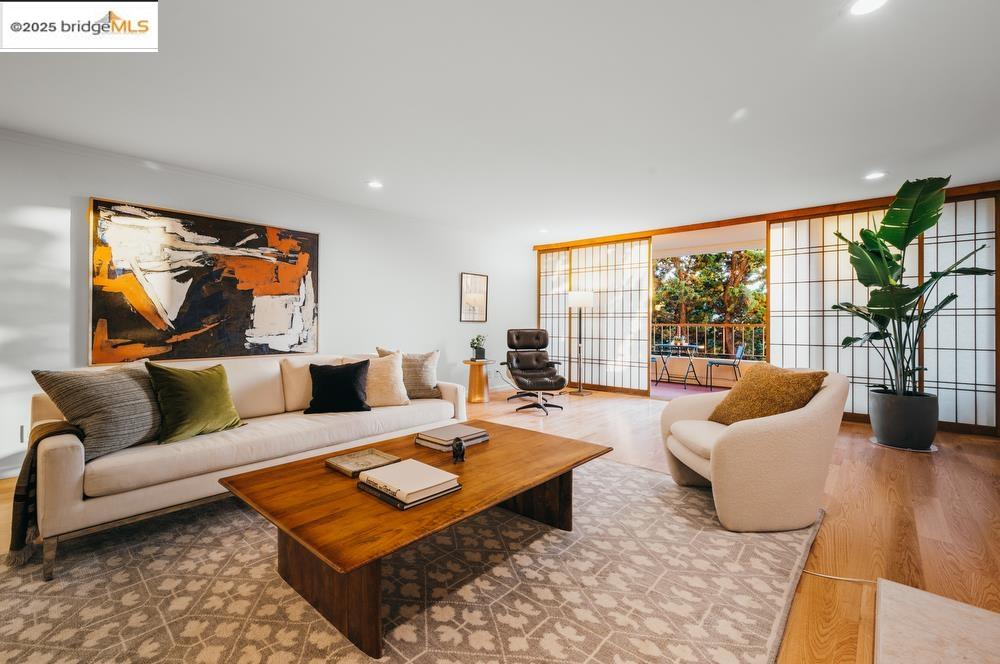 Detail Gallery Image 8 of 56 For 1515 Oxford St 1b,  Berkeley,  CA 94709 - 2 Beds | 2 Baths