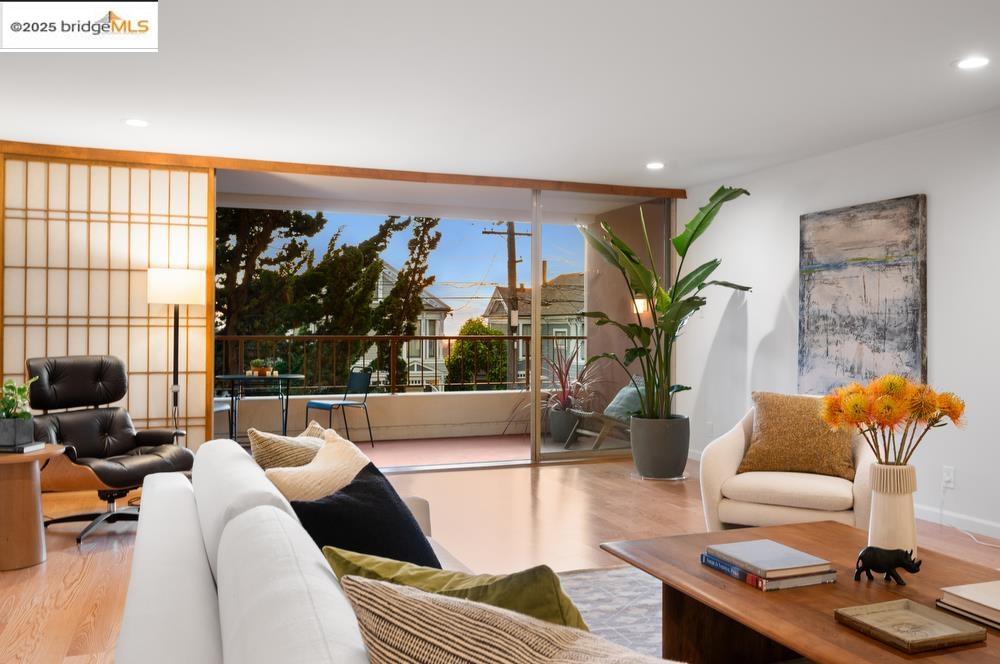 Detail Gallery Image 9 of 56 For 1515 Oxford St 1b,  Berkeley,  CA 94709 - 2 Beds | 2 Baths