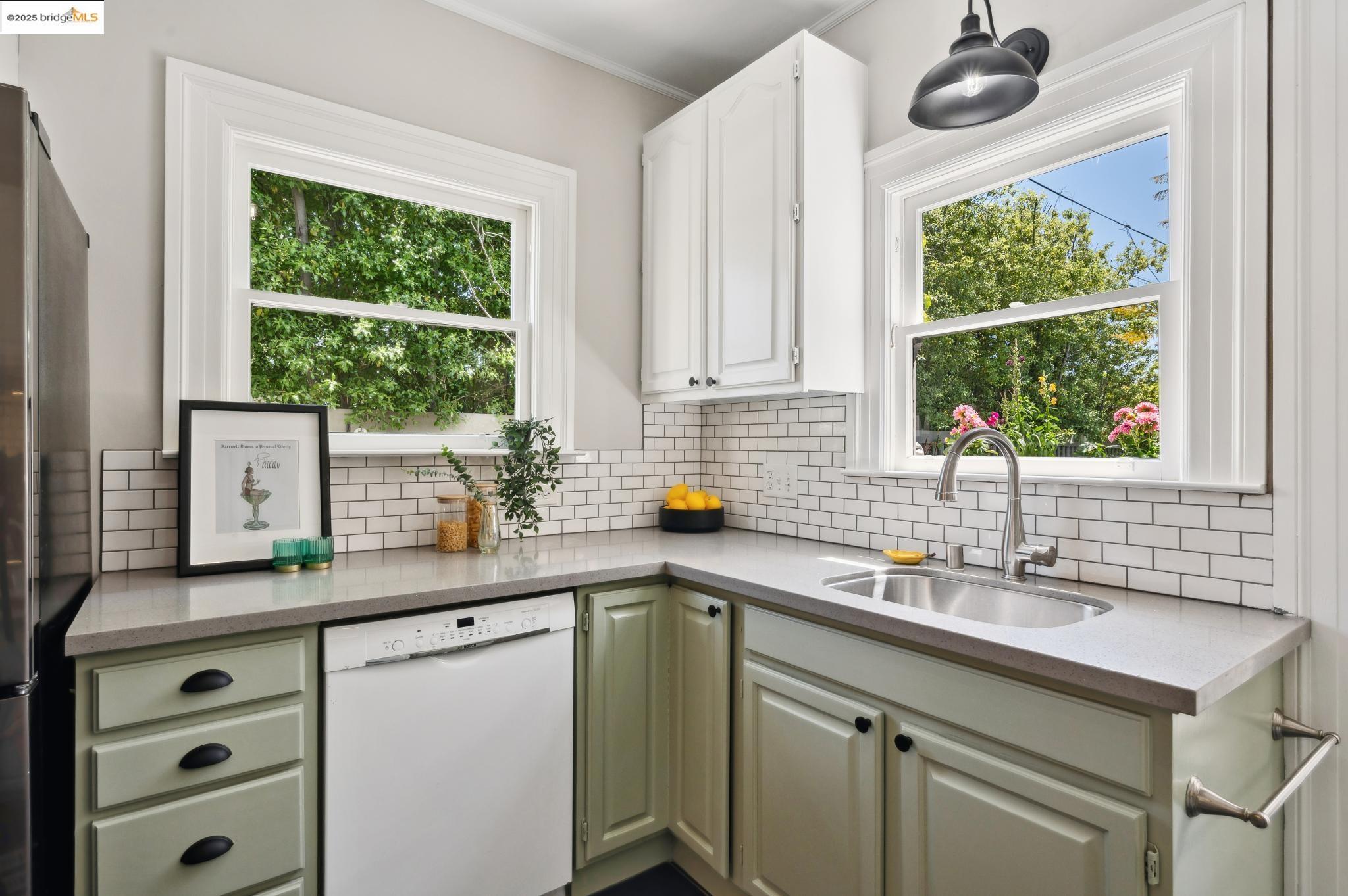 Detail Gallery Image 22 of 60 For 1042 Santa Clara Ave, Alameda,  CA 94501 - 4 Beds | 2 Baths