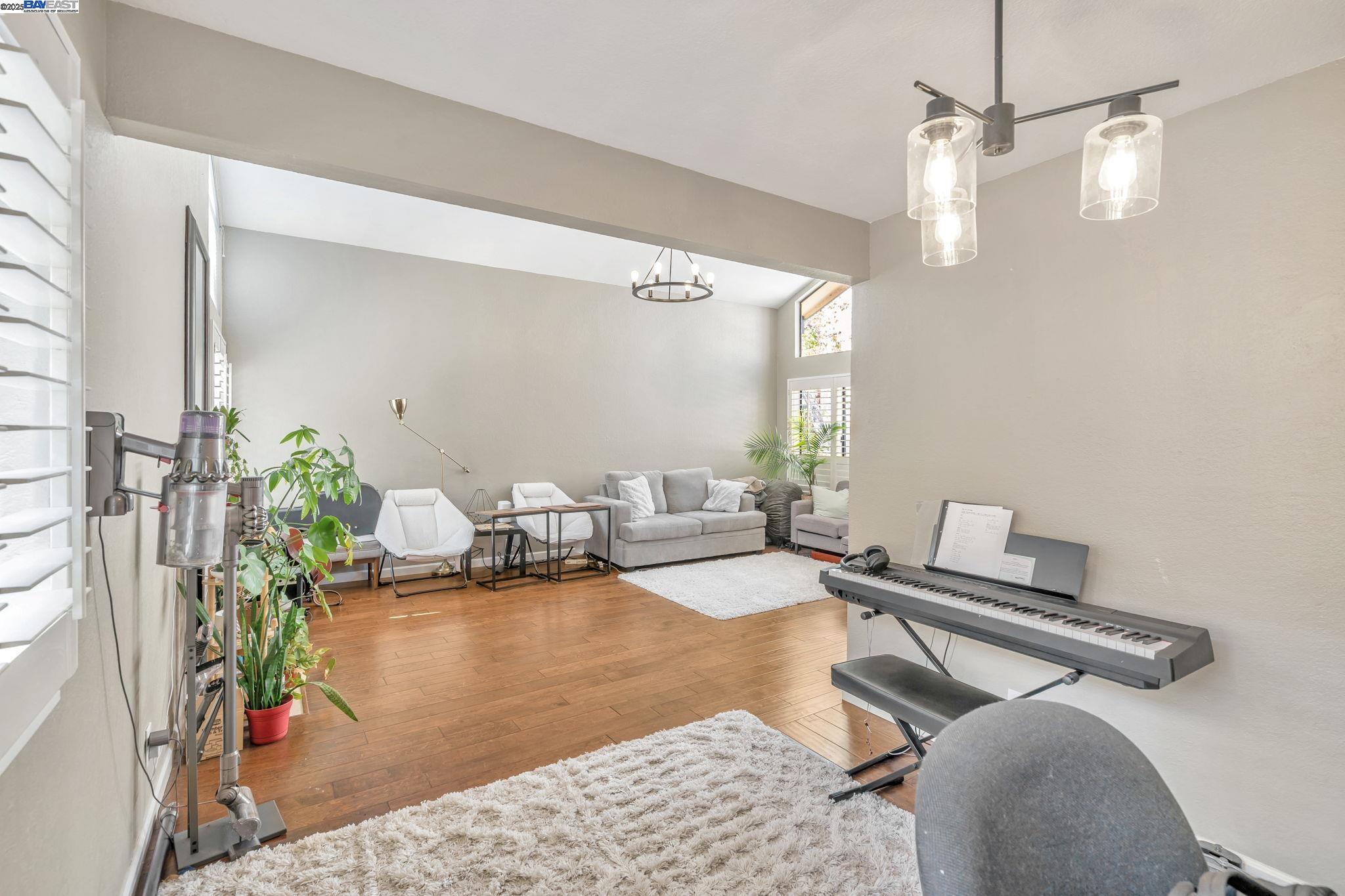 Detail Gallery Image 11 of 26 For 818 Ironwood Rd, Alameda,  CA 94502 - 3 Beds | 2/1 Baths