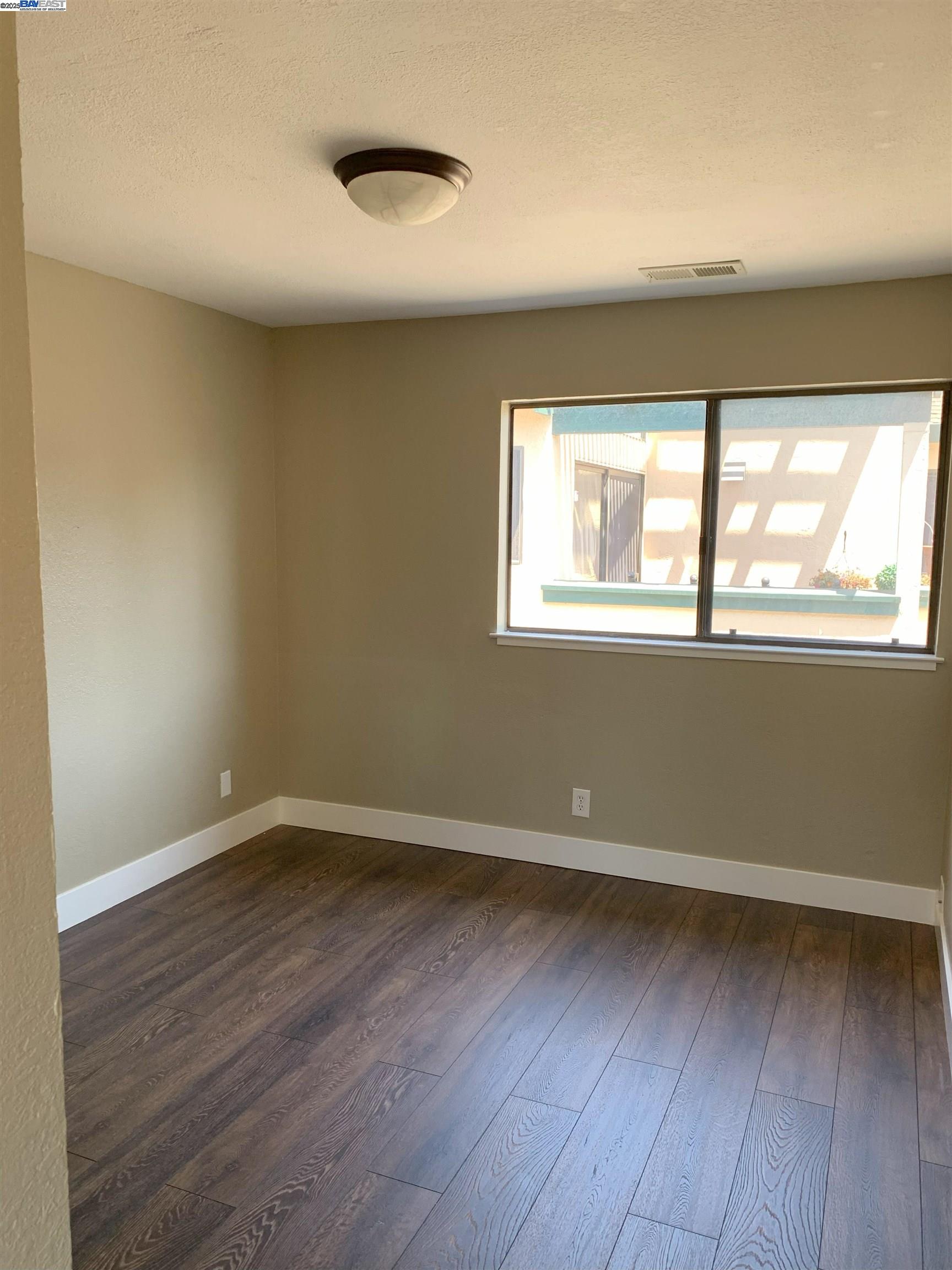 Detail Gallery Image 15 of 26 For 818 Ironwood Rd, Alameda,  CA 94502 - 3 Beds | 2/1 Baths