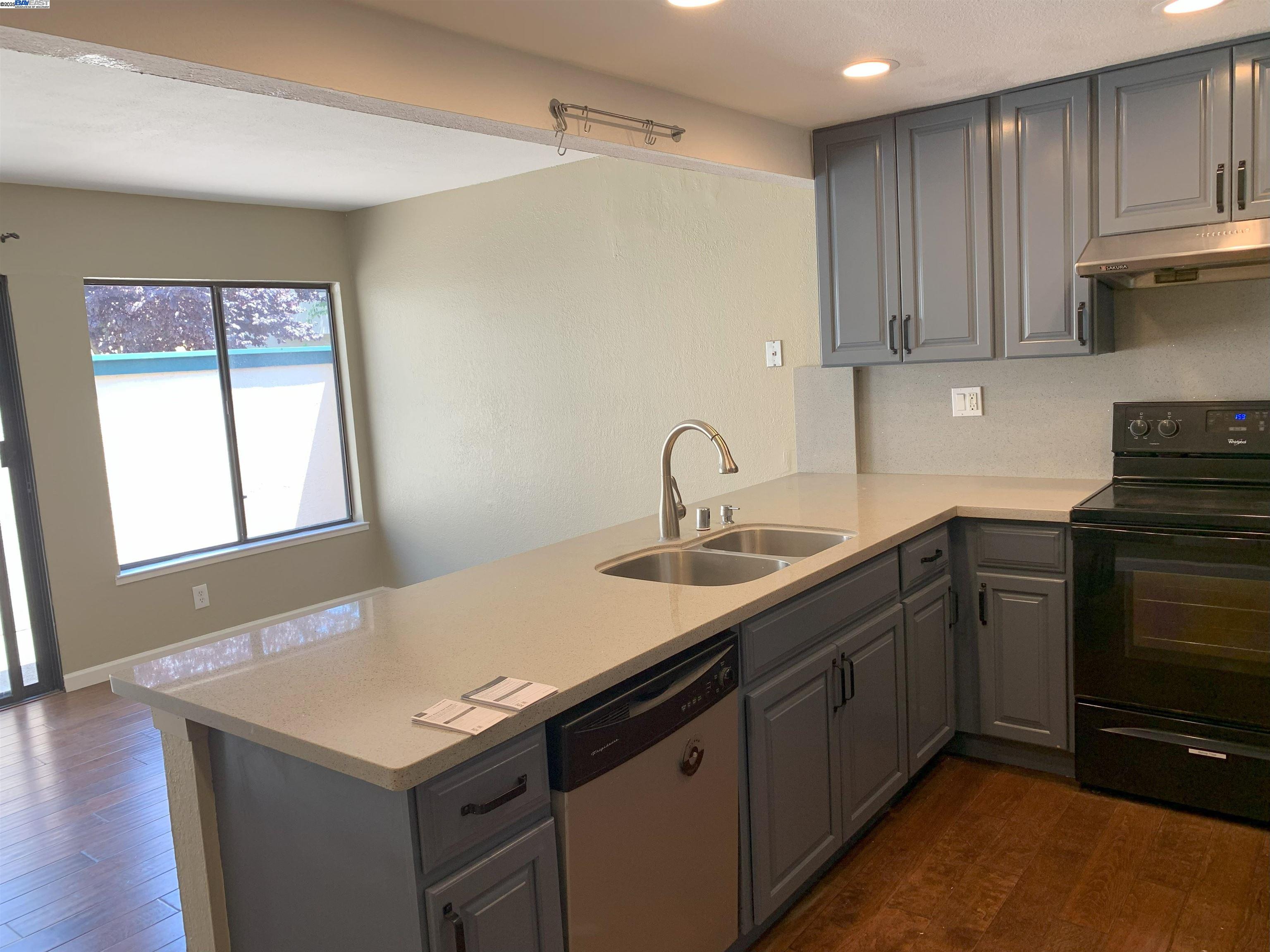 Detail Gallery Image 8 of 26 For 818 Ironwood Rd, Alameda,  CA 94502 - 3 Beds | 2/1 Baths