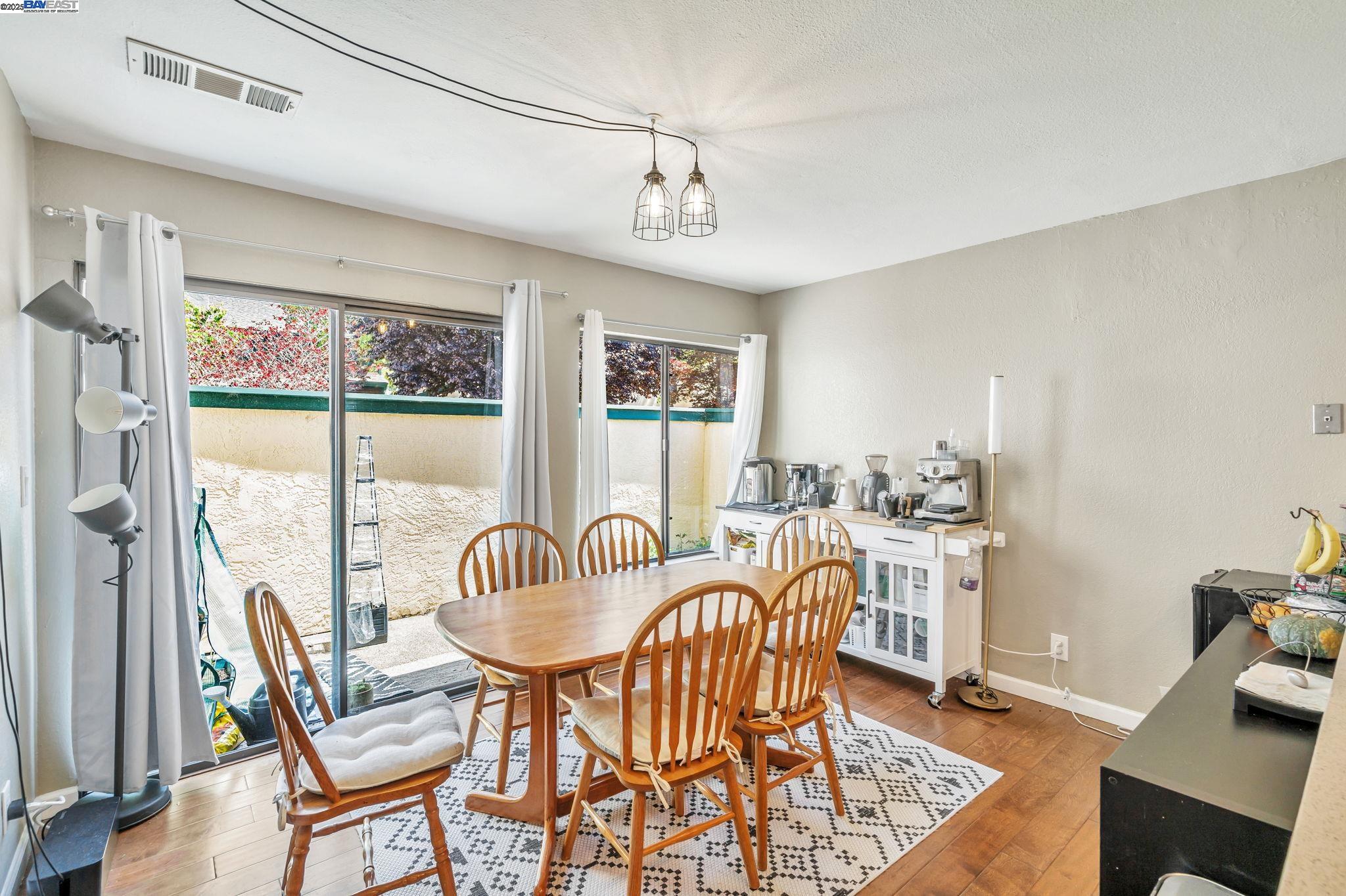 Detail Gallery Image 10 of 26 For 818 Ironwood Rd, Alameda,  CA 94502 - 3 Beds | 2/1 Baths
