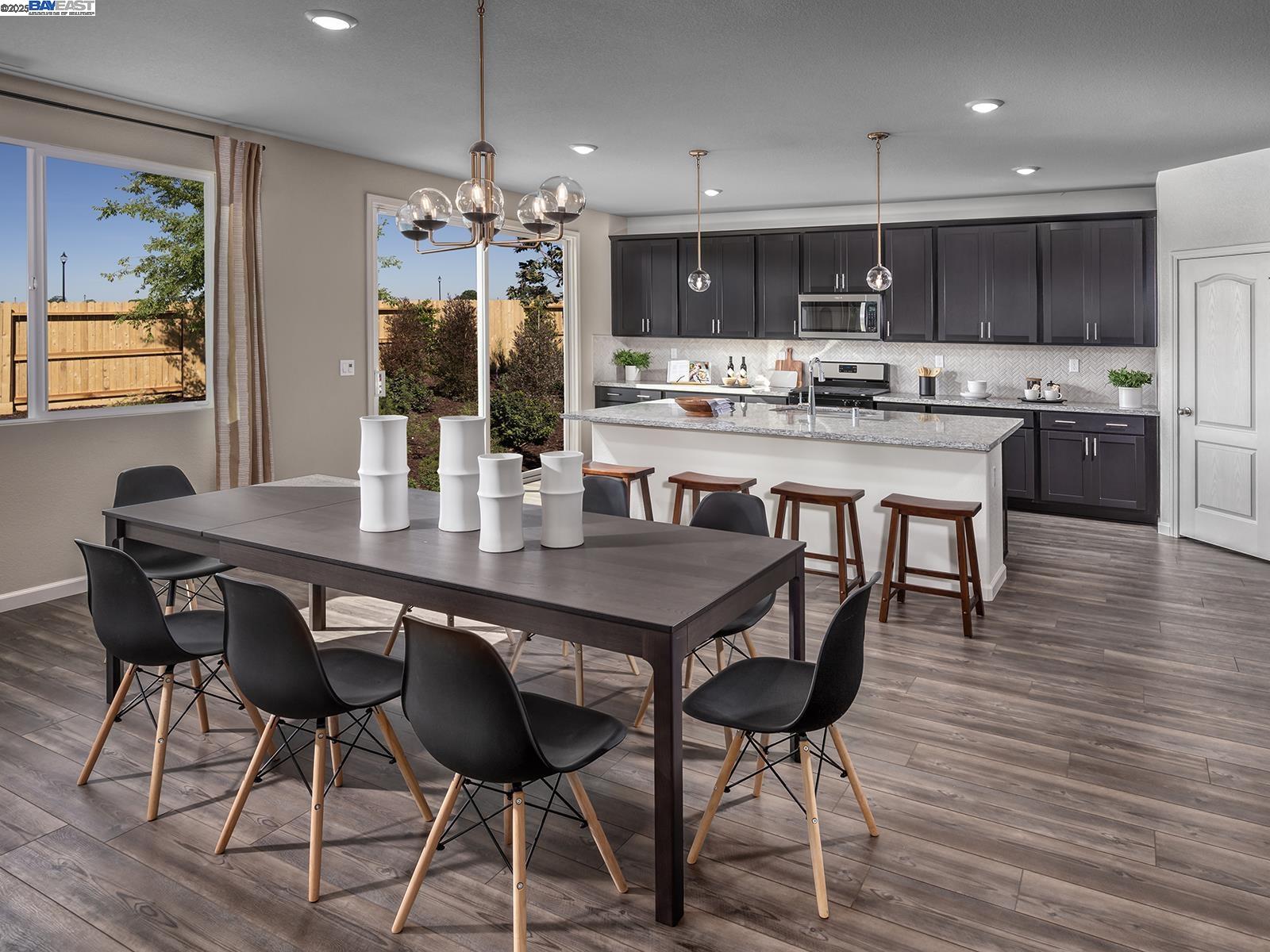 Detail Gallery Image 4 of 17 For 5457 Mojave Way, Antioch,  CA 94509 - 4 Beds | 3 Baths