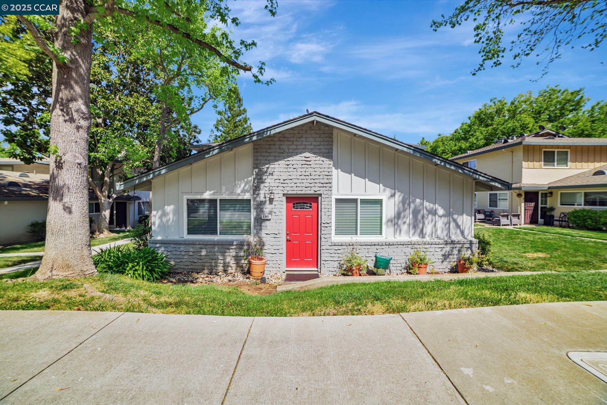 More Details about MLS # 41094322 : 2365 FOOTHILL RD # 1