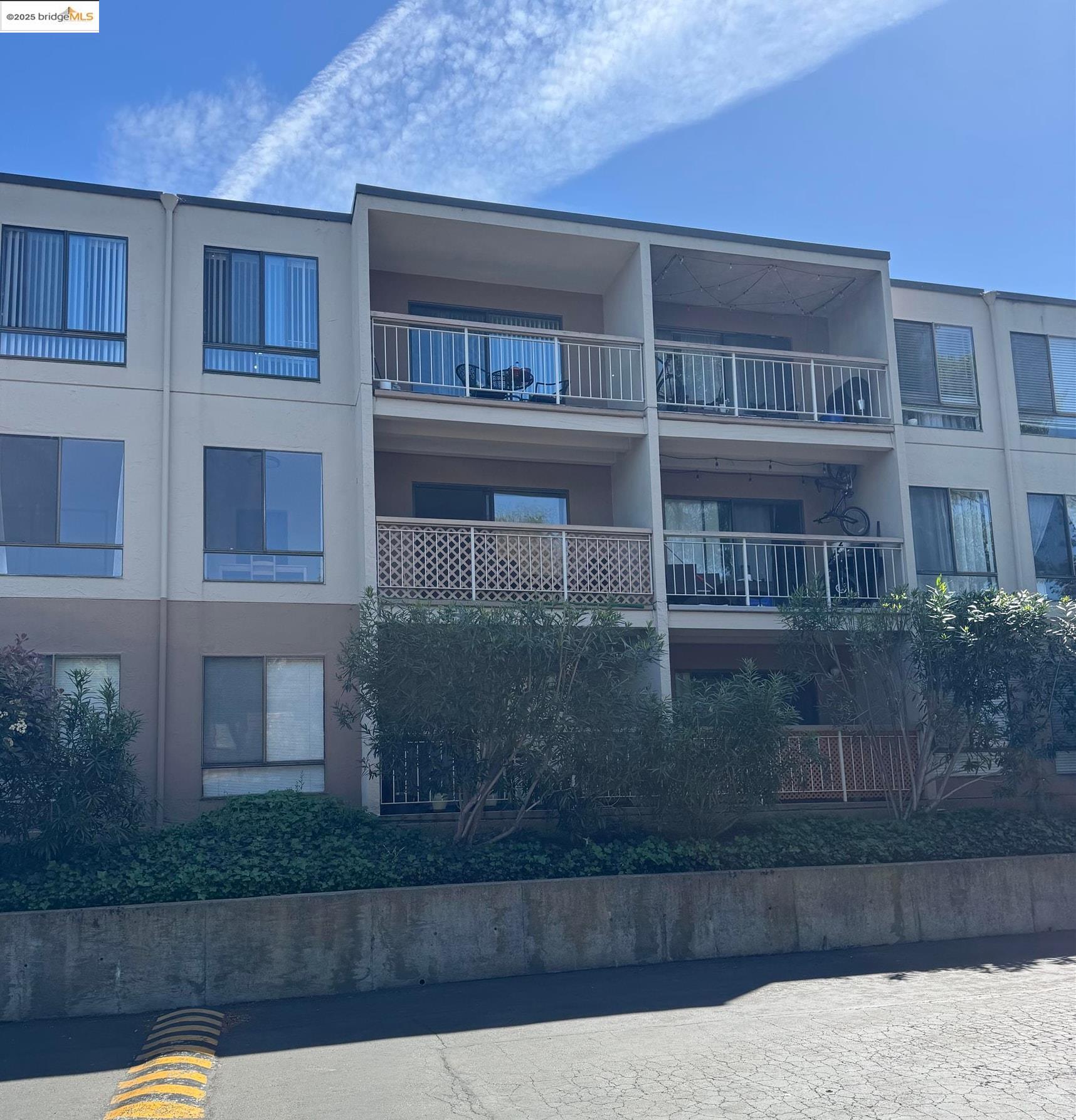 Detail Gallery Image 2 of 30 For 490 N Civic Dr #206,  Walnut Creek,  CA 94596 - 1 Beds | 1 Baths