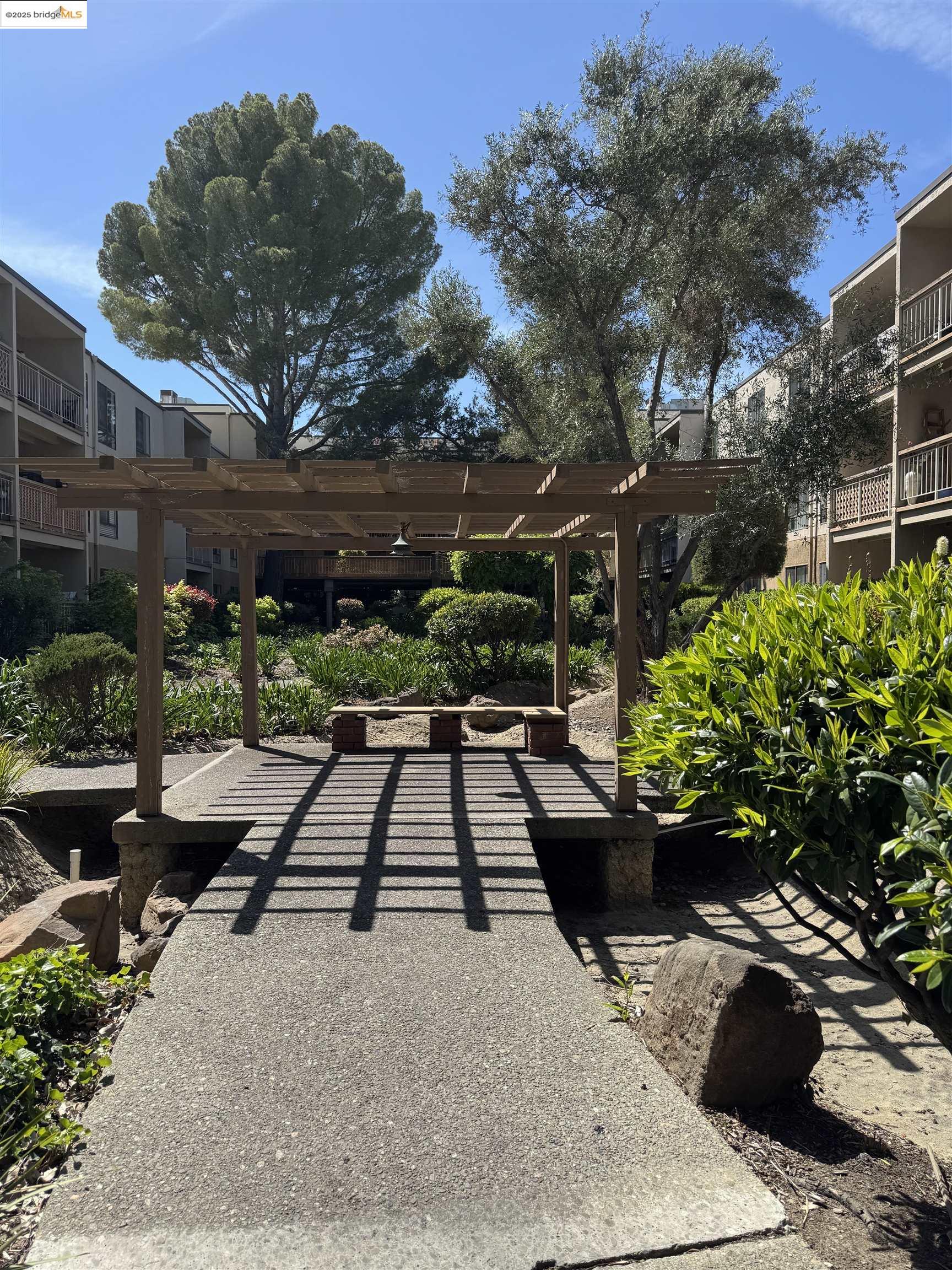 Detail Gallery Image 28 of 30 For 490 N Civic Dr #206,  Walnut Creek,  CA 94596 - 1 Beds | 1 Baths