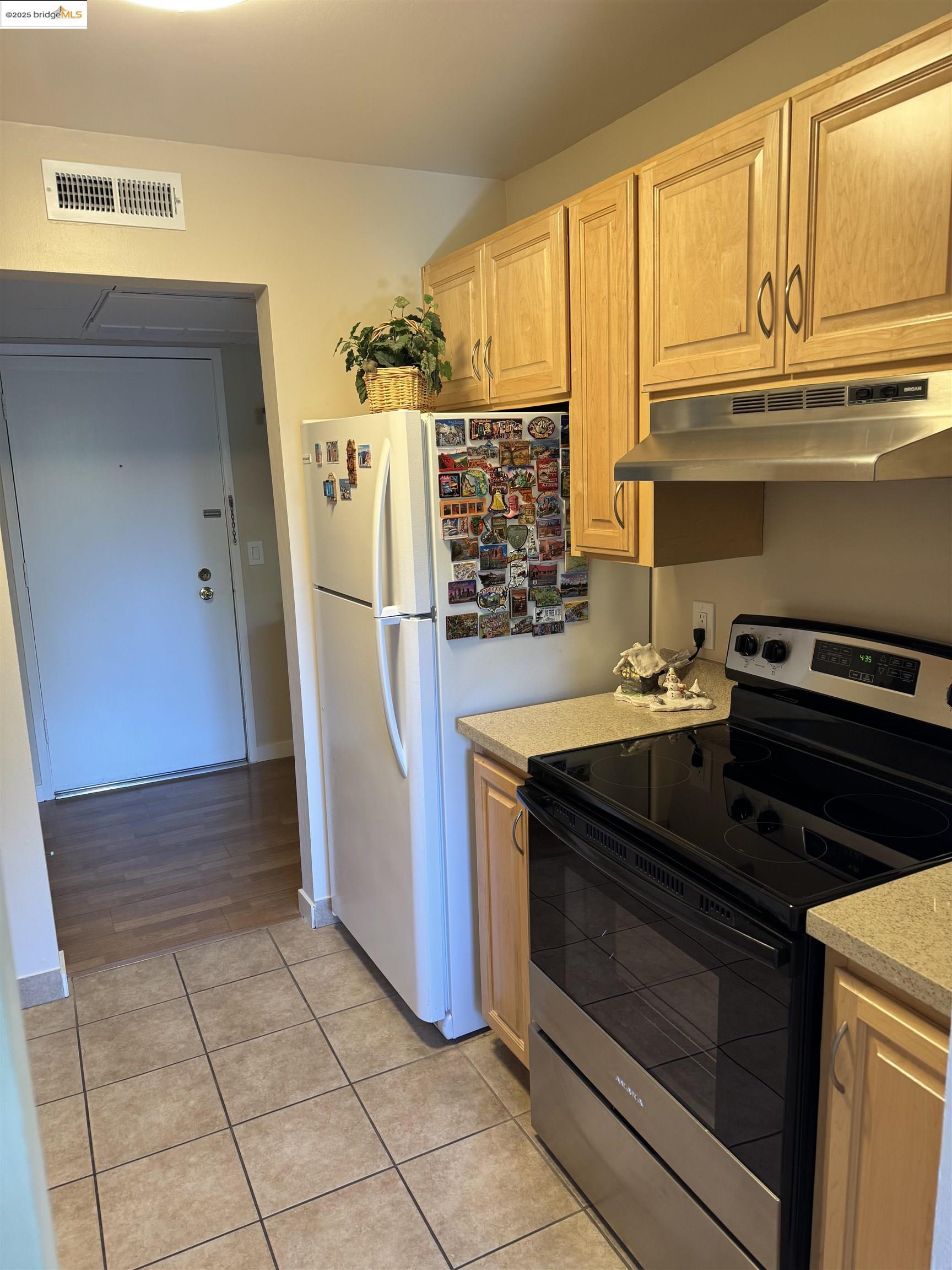 Detail Gallery Image 4 of 30 For 490 N Civic Dr #206,  Walnut Creek,  CA 94596 - 1 Beds | 1 Baths