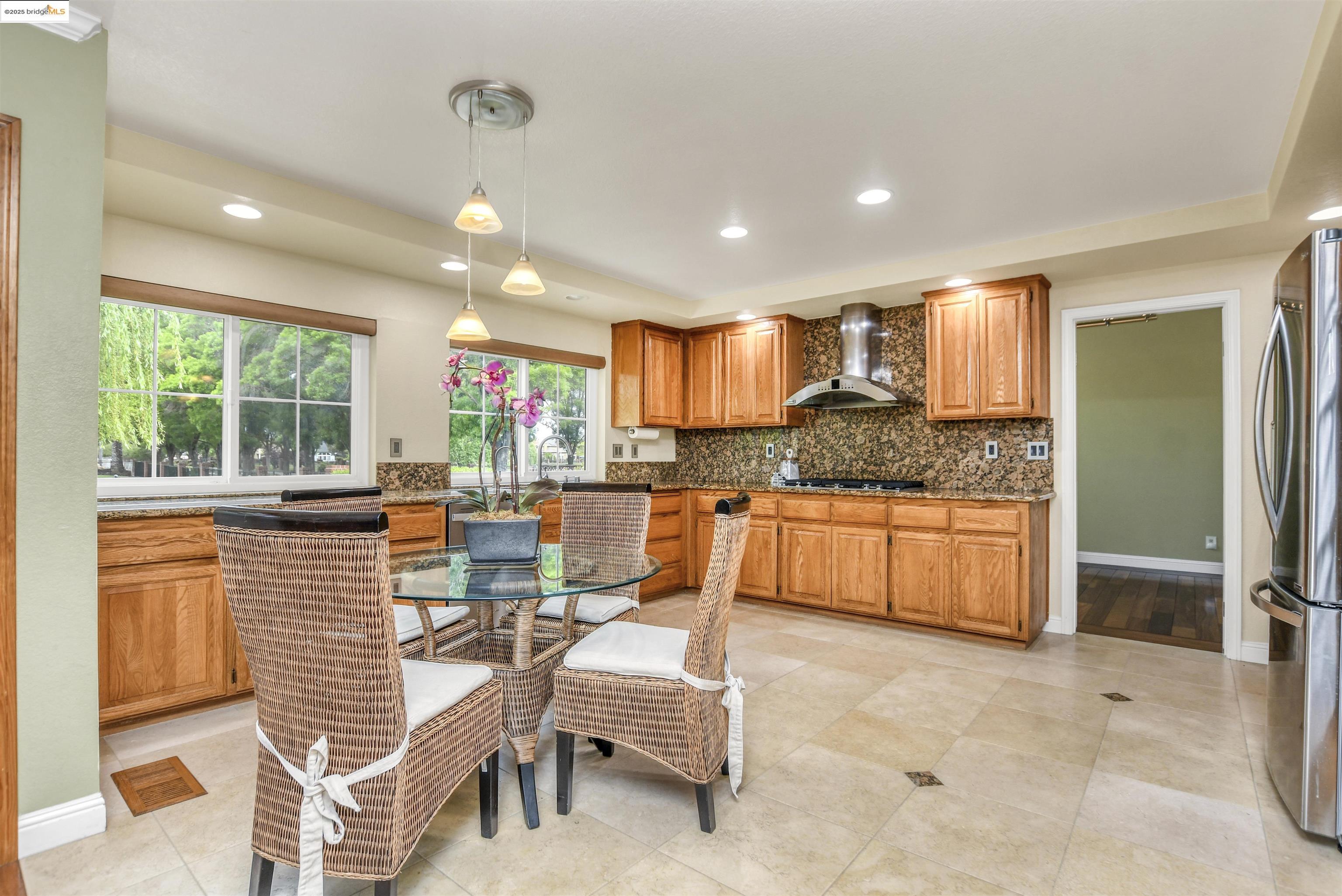 Detail Gallery Image 8 of 37 For 2270 Tamarisk Ct, Discovery Bay,  CA 94505 - 4 Beds | 3 Baths
