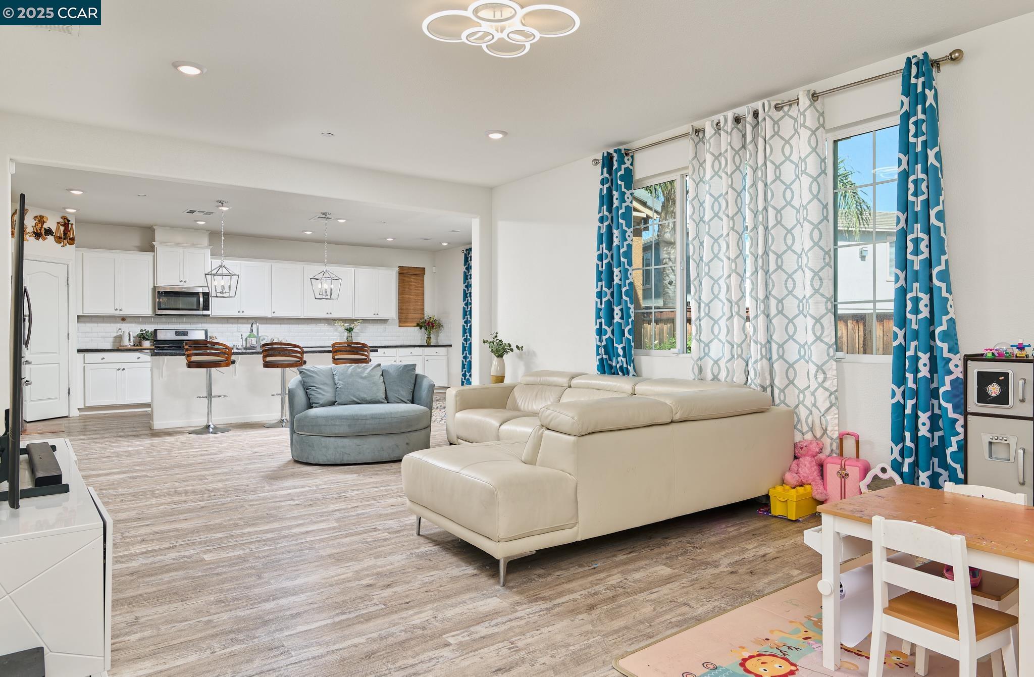 Detail Gallery Image 13 of 38 For 5437 Prewett Ranch Dr, Antioch,  CA 94531 - 5 Beds | 3 Baths
