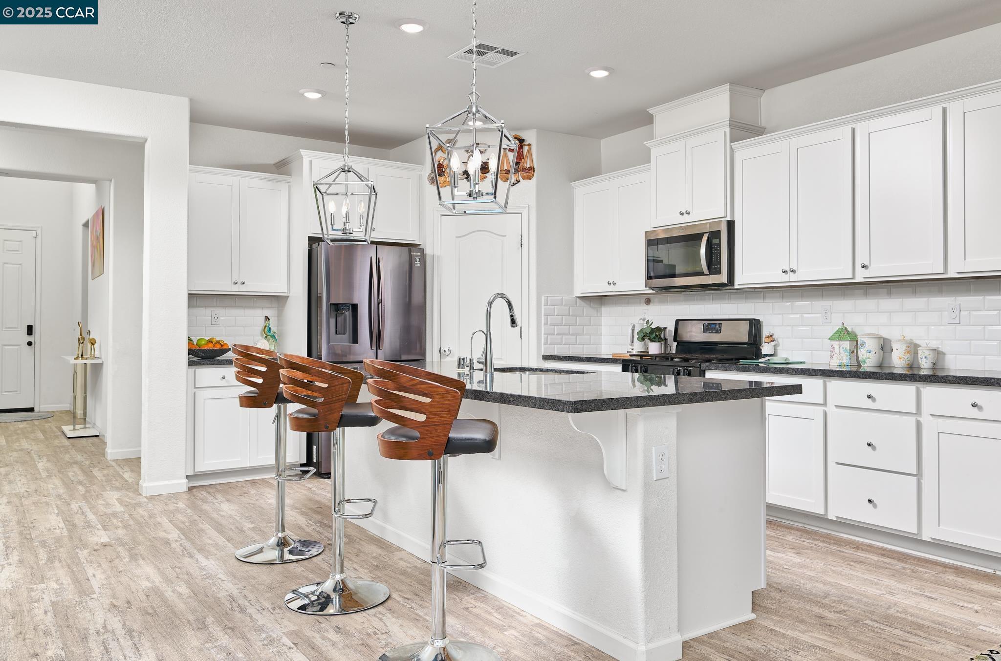 Detail Gallery Image 6 of 38 For 5437 Prewett Ranch Dr, Antioch,  CA 94531 - 5 Beds | 3 Baths