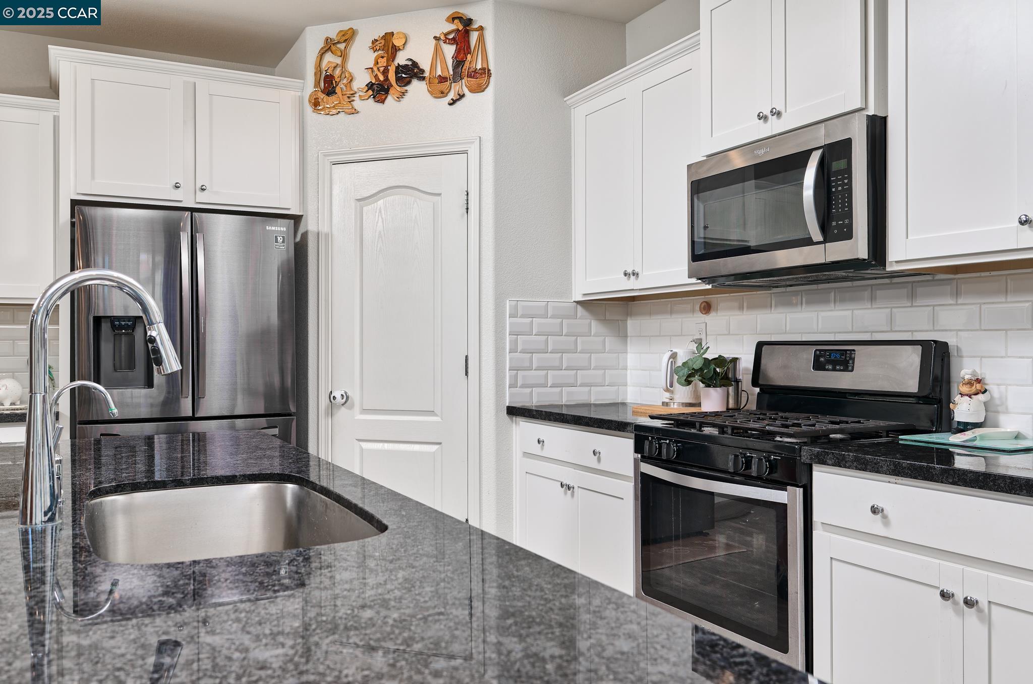 Detail Gallery Image 7 of 38 For 5437 Prewett Ranch Dr, Antioch,  CA 94531 - 5 Beds | 3 Baths