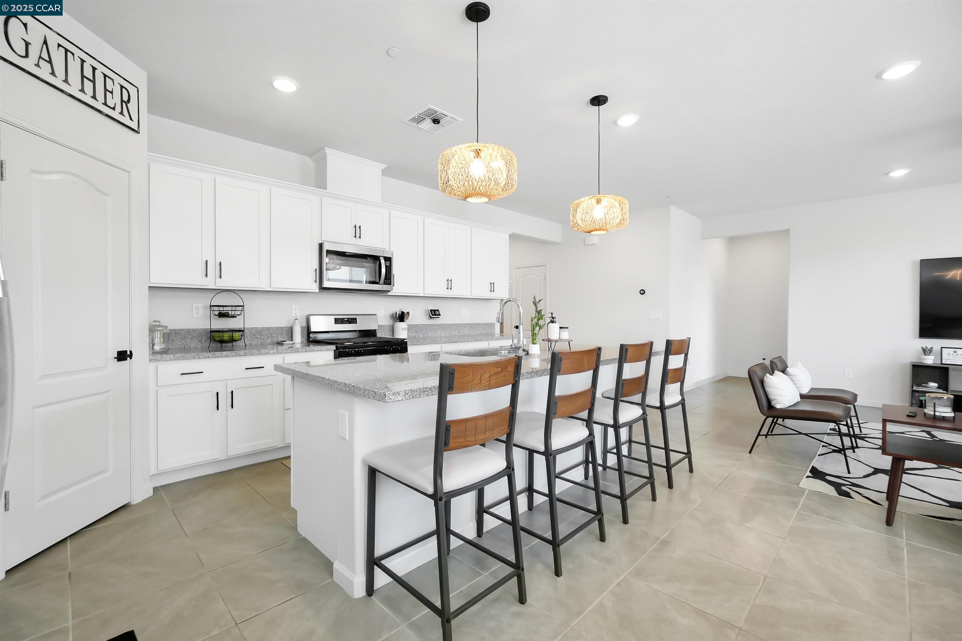 Detail Gallery Image 12 of 47 For 10024 Baltisan Ln, Stockton,  CA 95219 - 4 Beds | 2/1 Baths