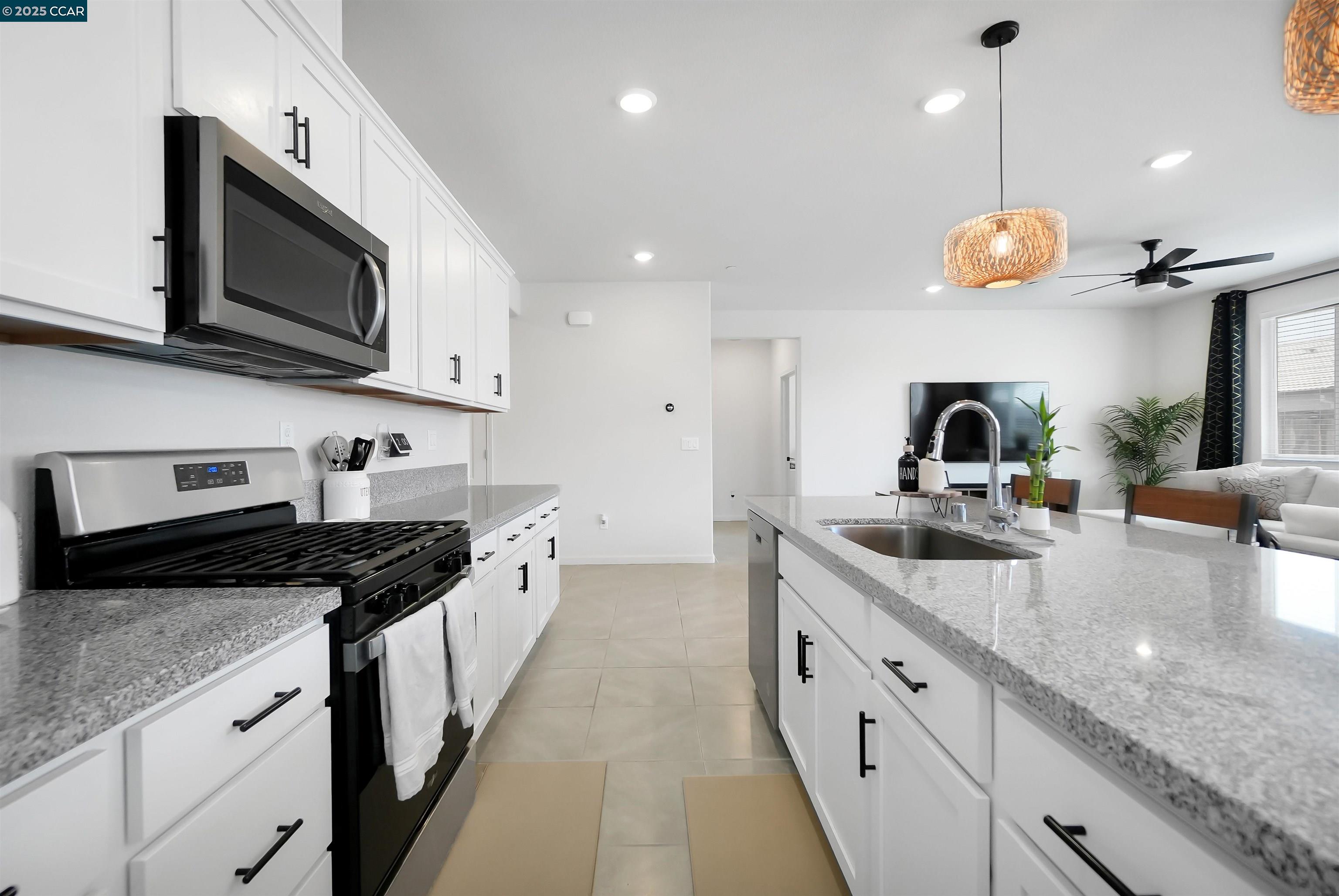 Detail Gallery Image 13 of 47 For 10024 Baltisan Ln, Stockton,  CA 95219 - 4 Beds | 2/1 Baths