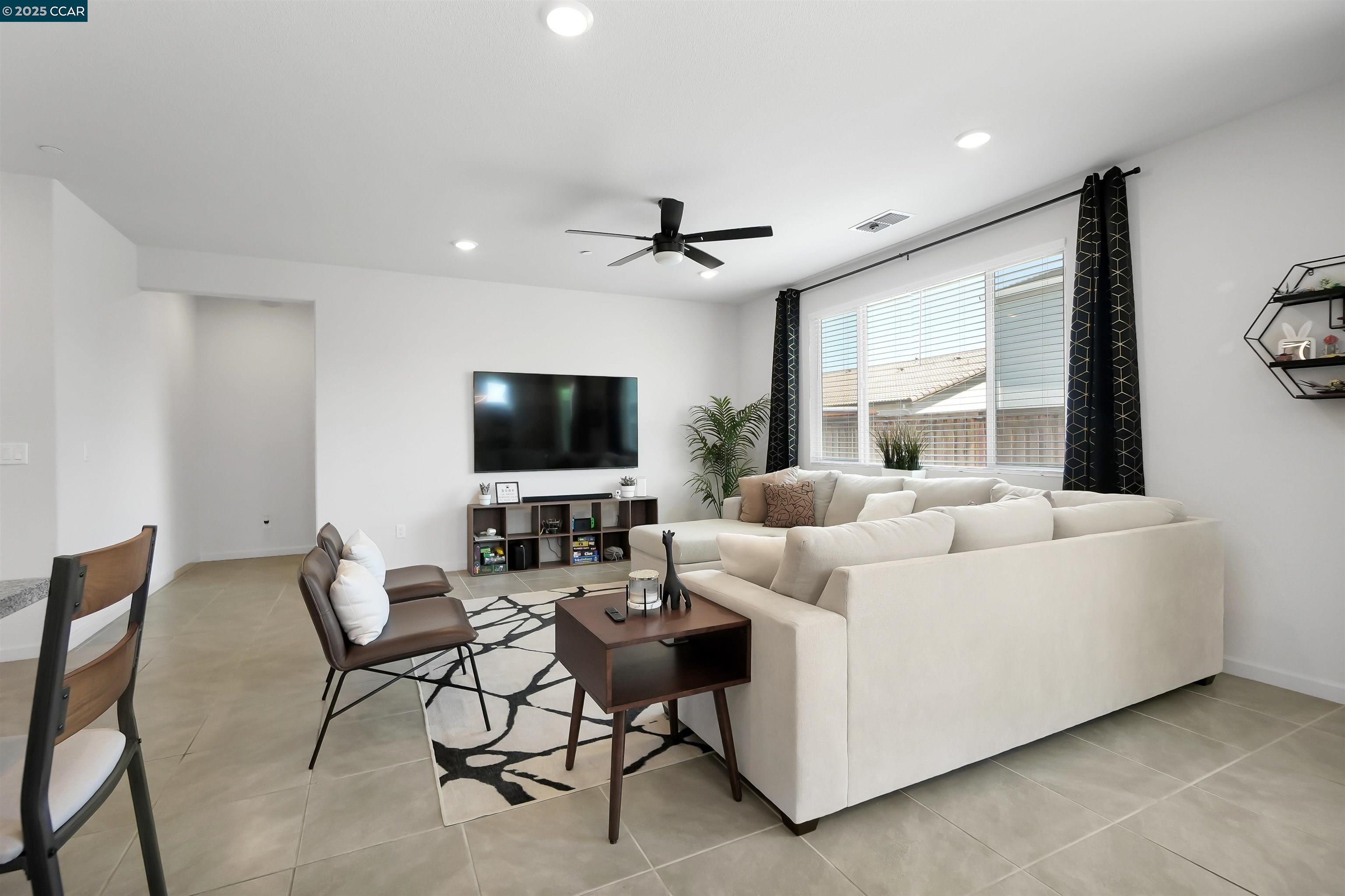 Detail Gallery Image 15 of 47 For 10024 Baltisan Ln, Stockton,  CA 95219 - 4 Beds | 2/1 Baths