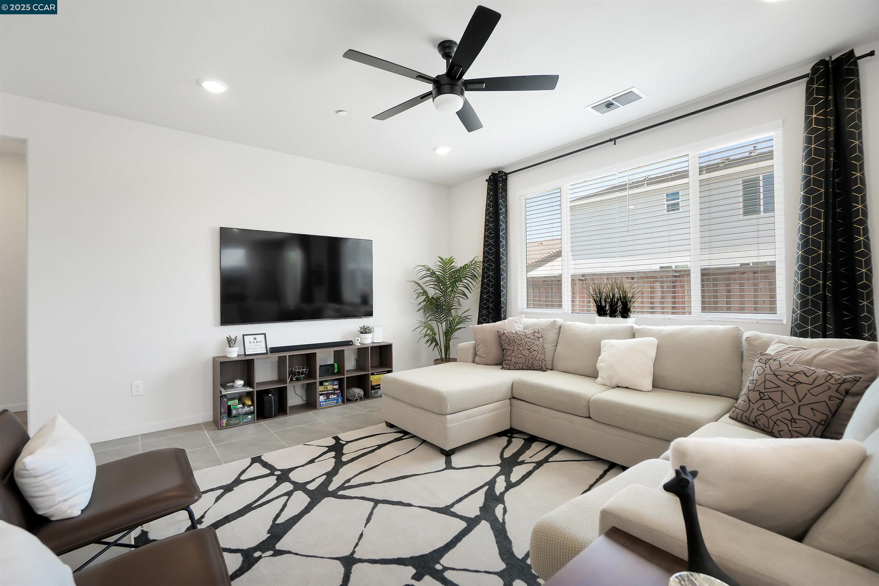 Detail Gallery Image 21 of 47 For 10024 Baltisan Ln, Stockton,  CA 95219 - 4 Beds | 2/1 Baths