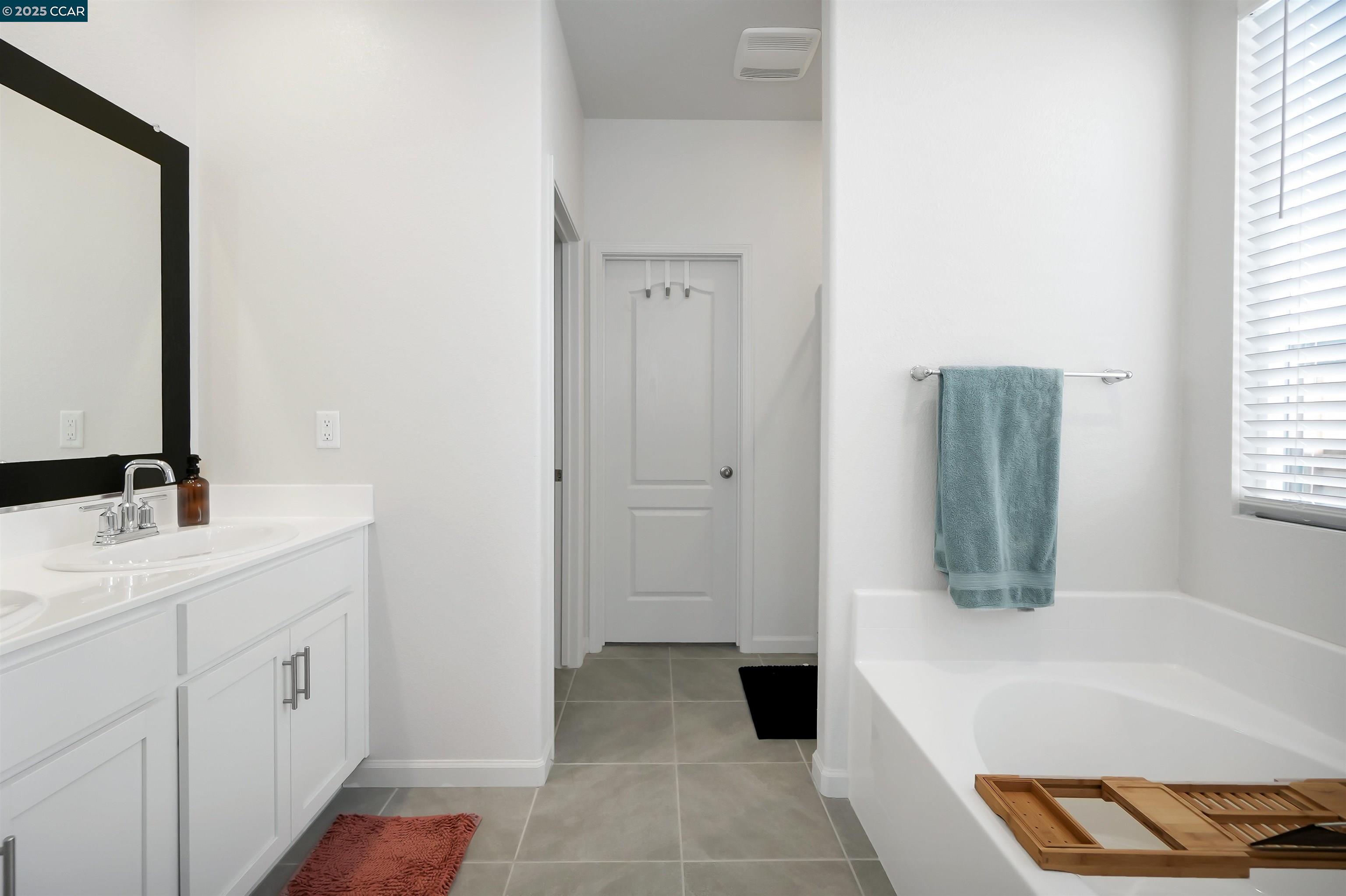 Detail Gallery Image 33 of 47 For 10024 Baltisan Ln, Stockton,  CA 95219 - 4 Beds | 2/1 Baths