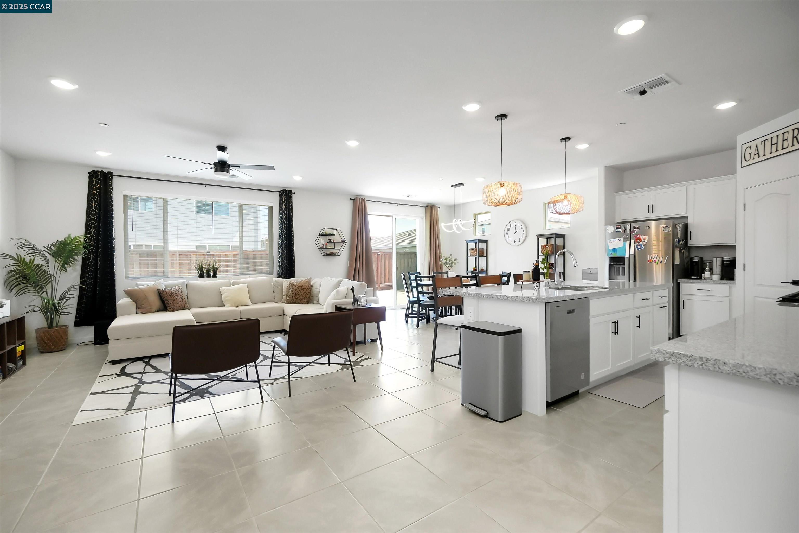 Detail Gallery Image 10 of 47 For 10024 Baltisan Ln, Stockton,  CA 95219 - 4 Beds | 2/1 Baths