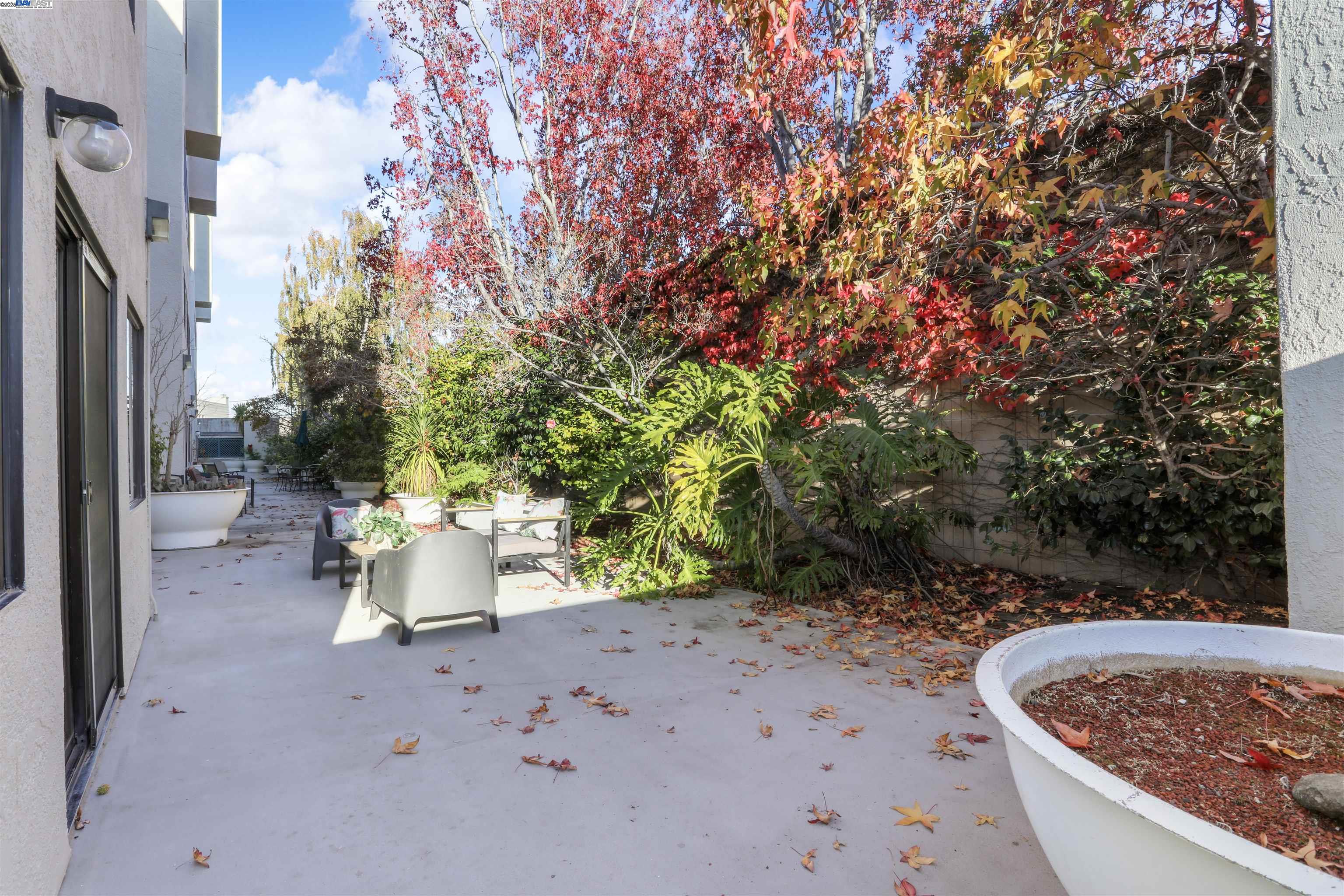 Detail Gallery Image 25 of 34 For 320 Peninsula Ave #107,  San Mateo,  CA 94401 - 2 Beds | 2 Baths