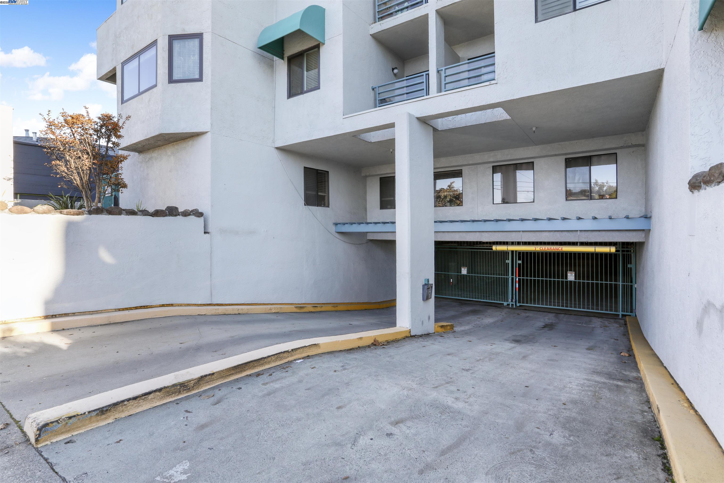 Detail Gallery Image 33 of 34 For 320 Peninsula Ave #107,  San Mateo,  CA 94401 - 2 Beds | 2 Baths