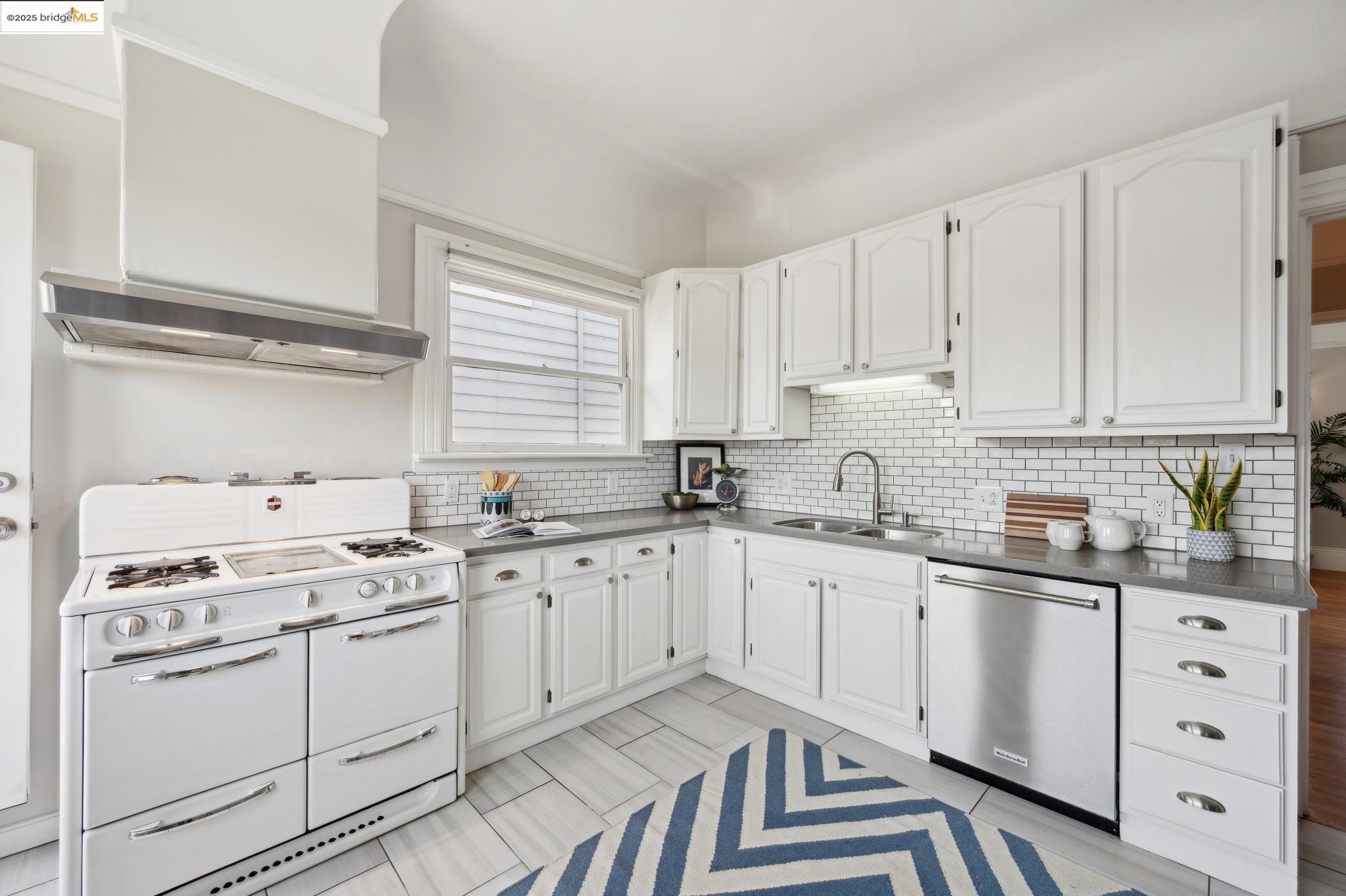 Detail Gallery Image 37 of 50 For 1042 Santa Clara Ave, Alameda,  CA 94501 - – Beds | – Baths