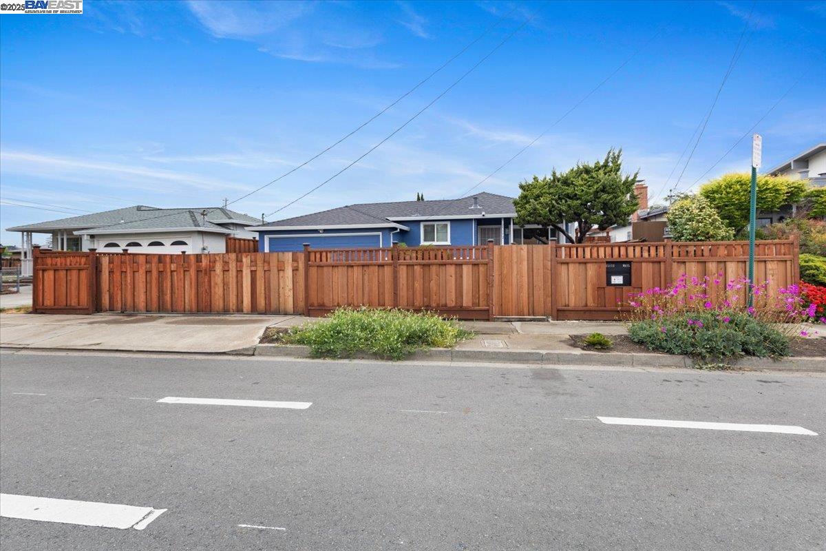 Detail Gallery Image 1 of 1 For 25172 Soto Rd, Hayward,  CA 94544 - 3 Beds | 2 Baths