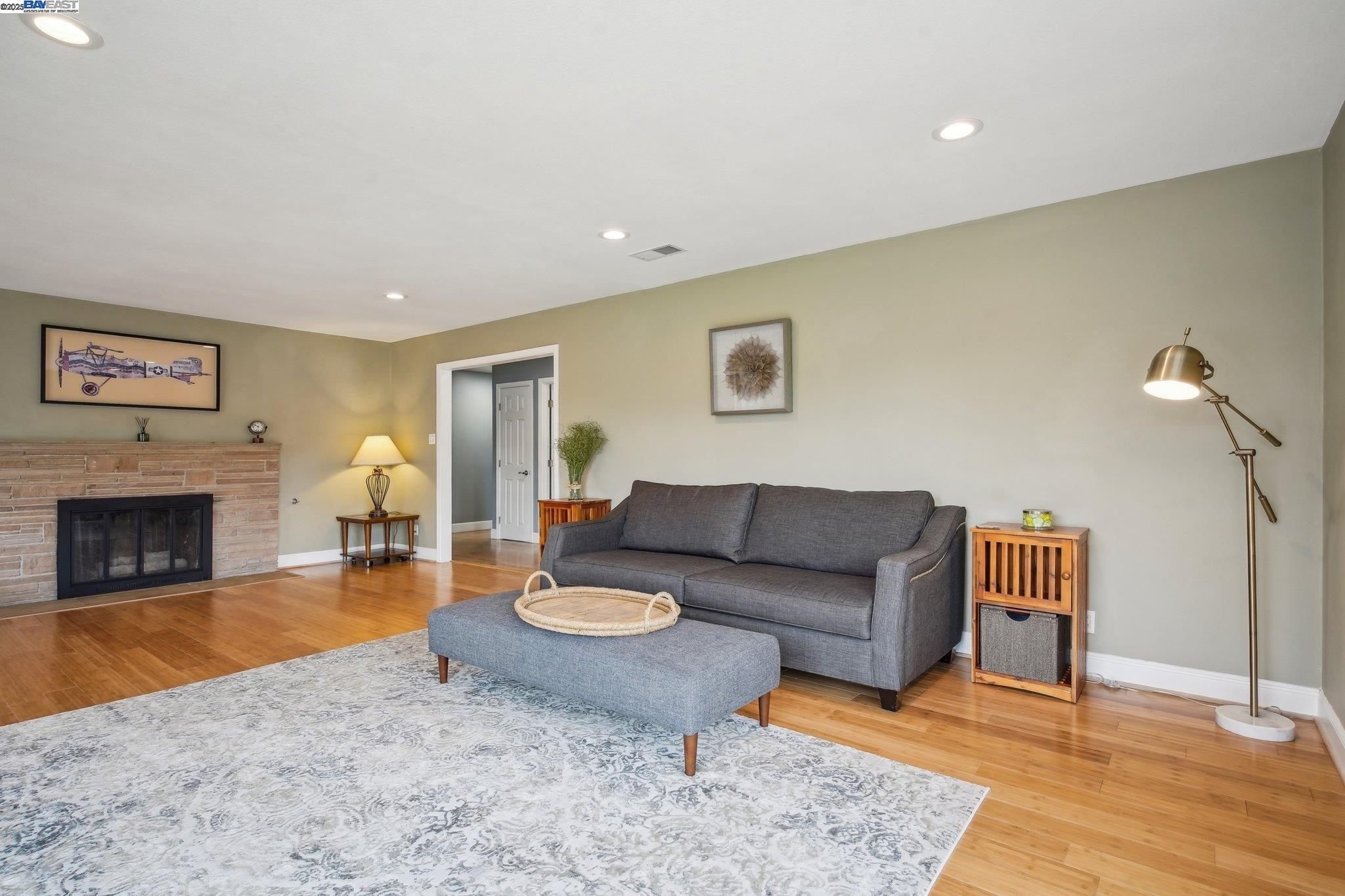 Detail Gallery Image 2 of 35 For 295 Hillview Dr, Fremont,  CA 94536 - 4 Beds | 3 Baths