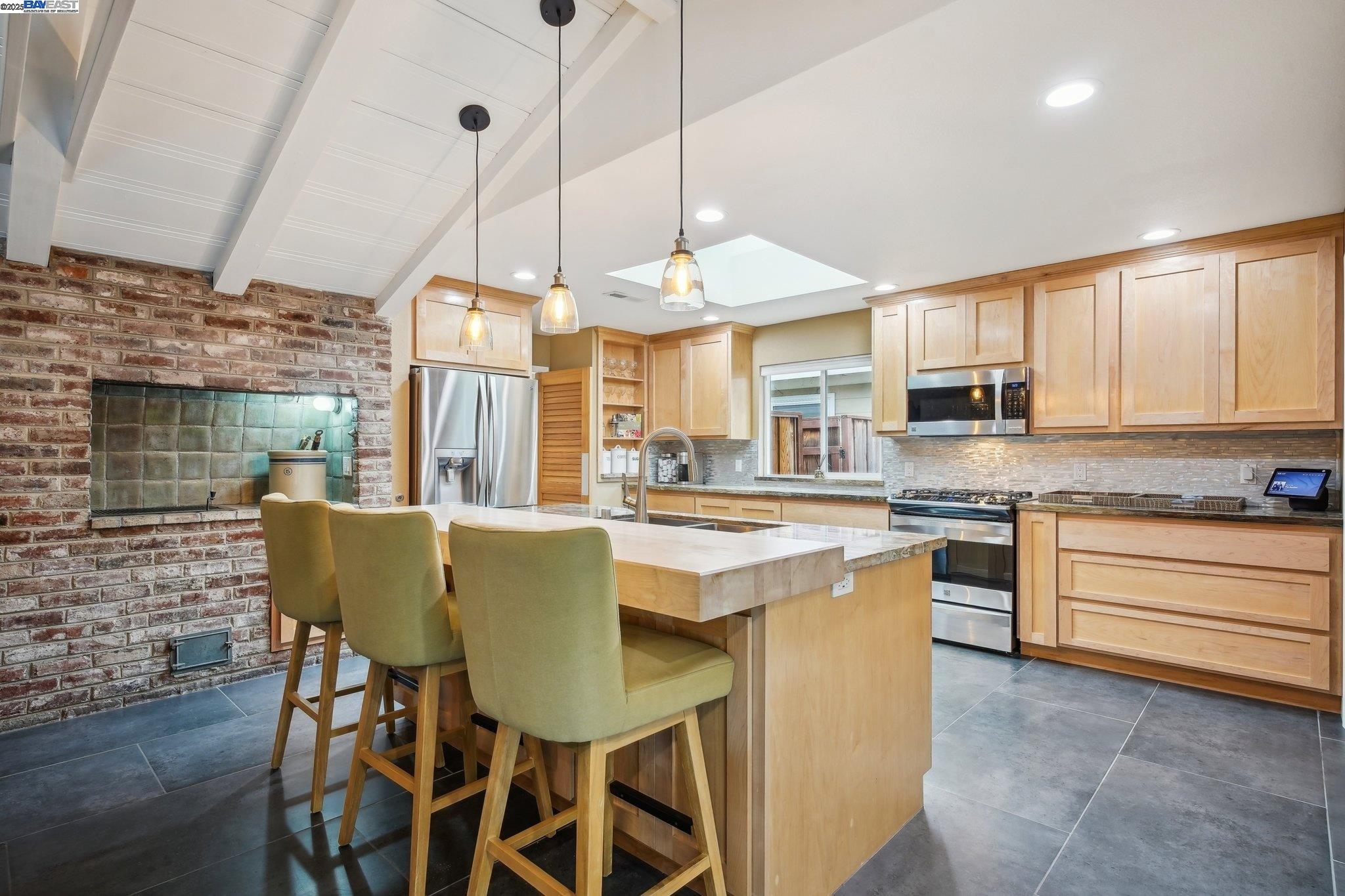 Detail Gallery Image 5 of 35 For 295 Hillview Dr, Fremont,  CA 94536 - 4 Beds | 3 Baths
