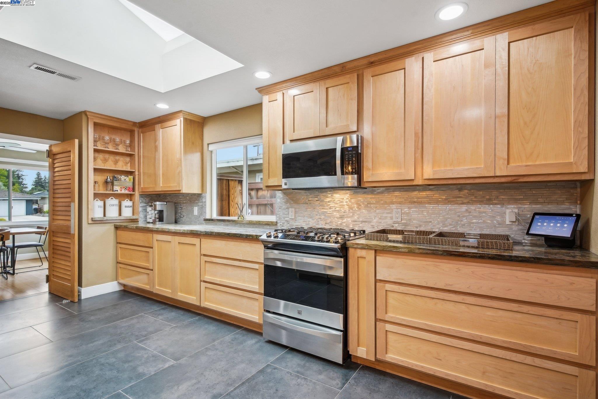 Detail Gallery Image 6 of 35 For 295 Hillview Dr, Fremont,  CA 94536 - 4 Beds | 3 Baths