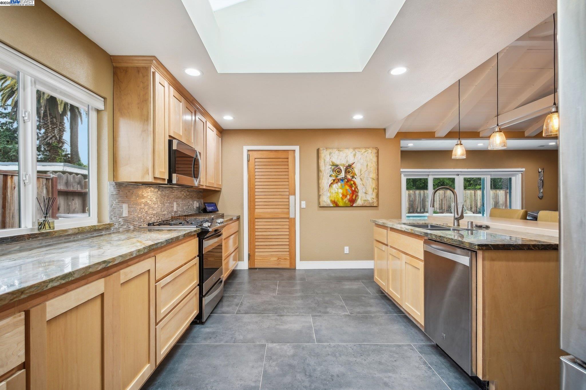 Detail Gallery Image 7 of 35 For 295 Hillview Dr, Fremont,  CA 94536 - 4 Beds | 3 Baths