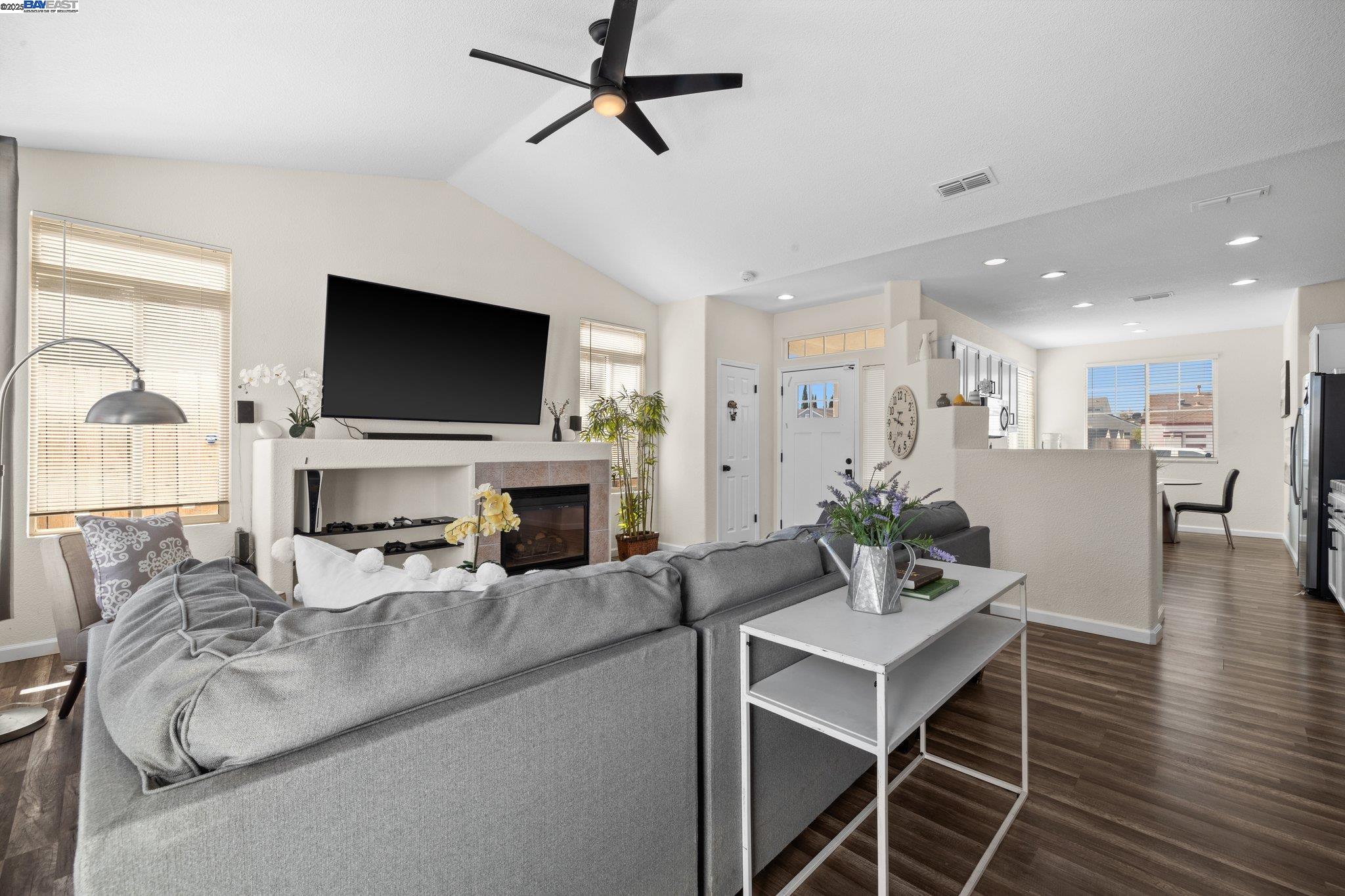 Detail Gallery Image 12 of 43 For 762 Rubier Way, Rio Vista,  CA 94571-123 - 4 Beds | 2 Baths