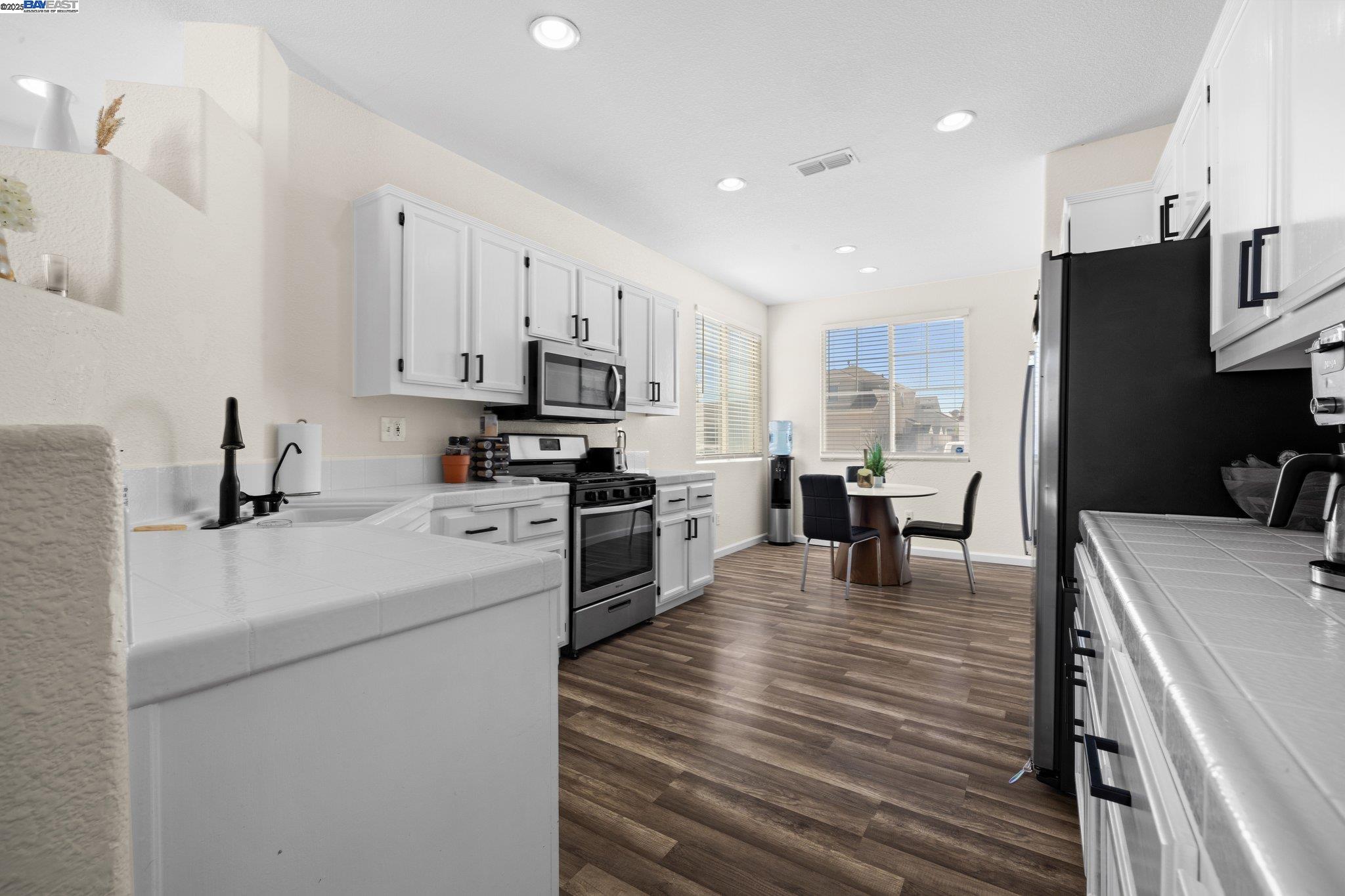 Detail Gallery Image 17 of 43 For 762 Rubier Way, Rio Vista,  CA 94571-123 - 4 Beds | 2 Baths