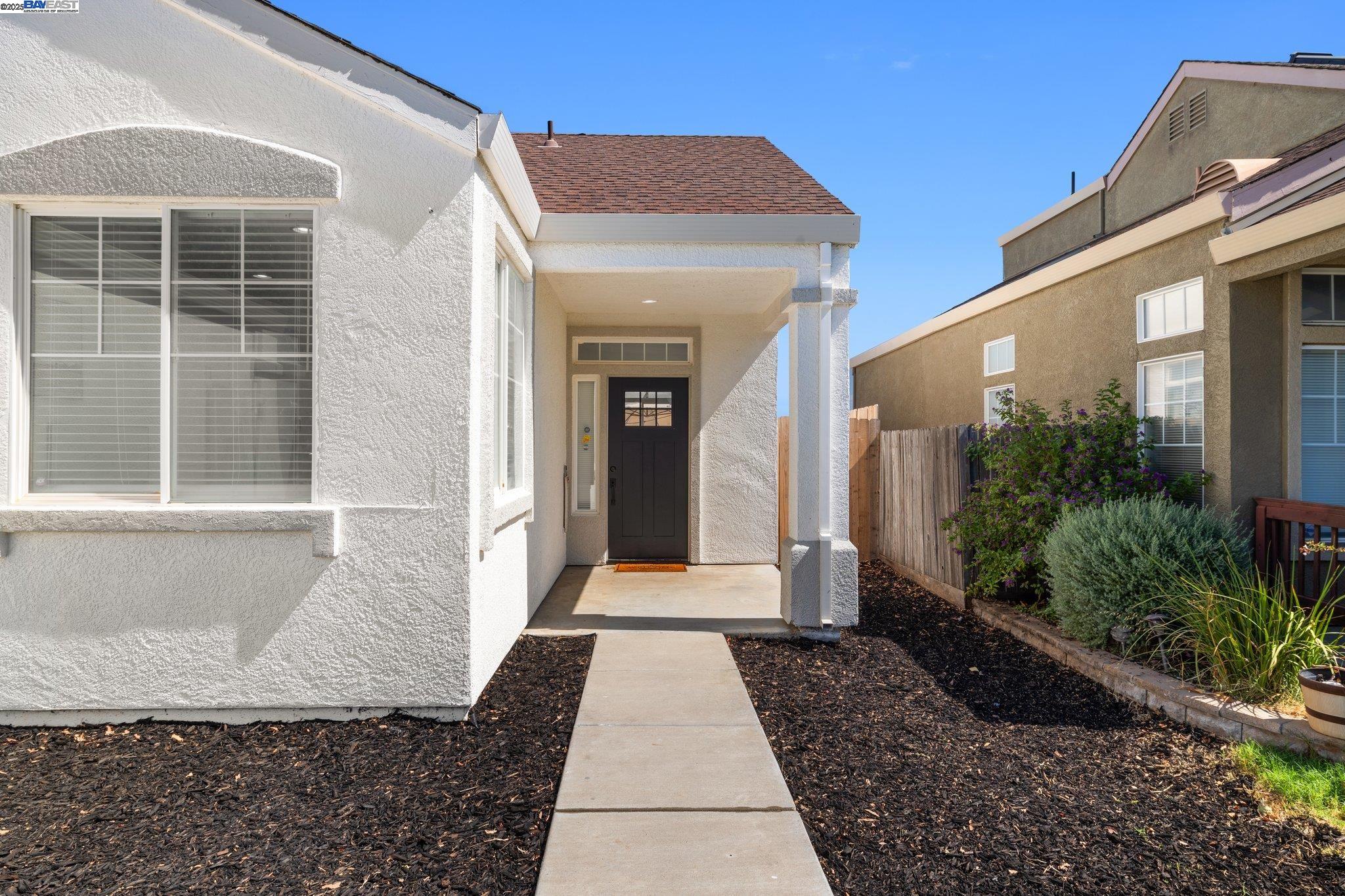 Detail Gallery Image 4 of 43 For 762 Rubier Way, Rio Vista,  CA 94571-123 - 4 Beds | 2 Baths