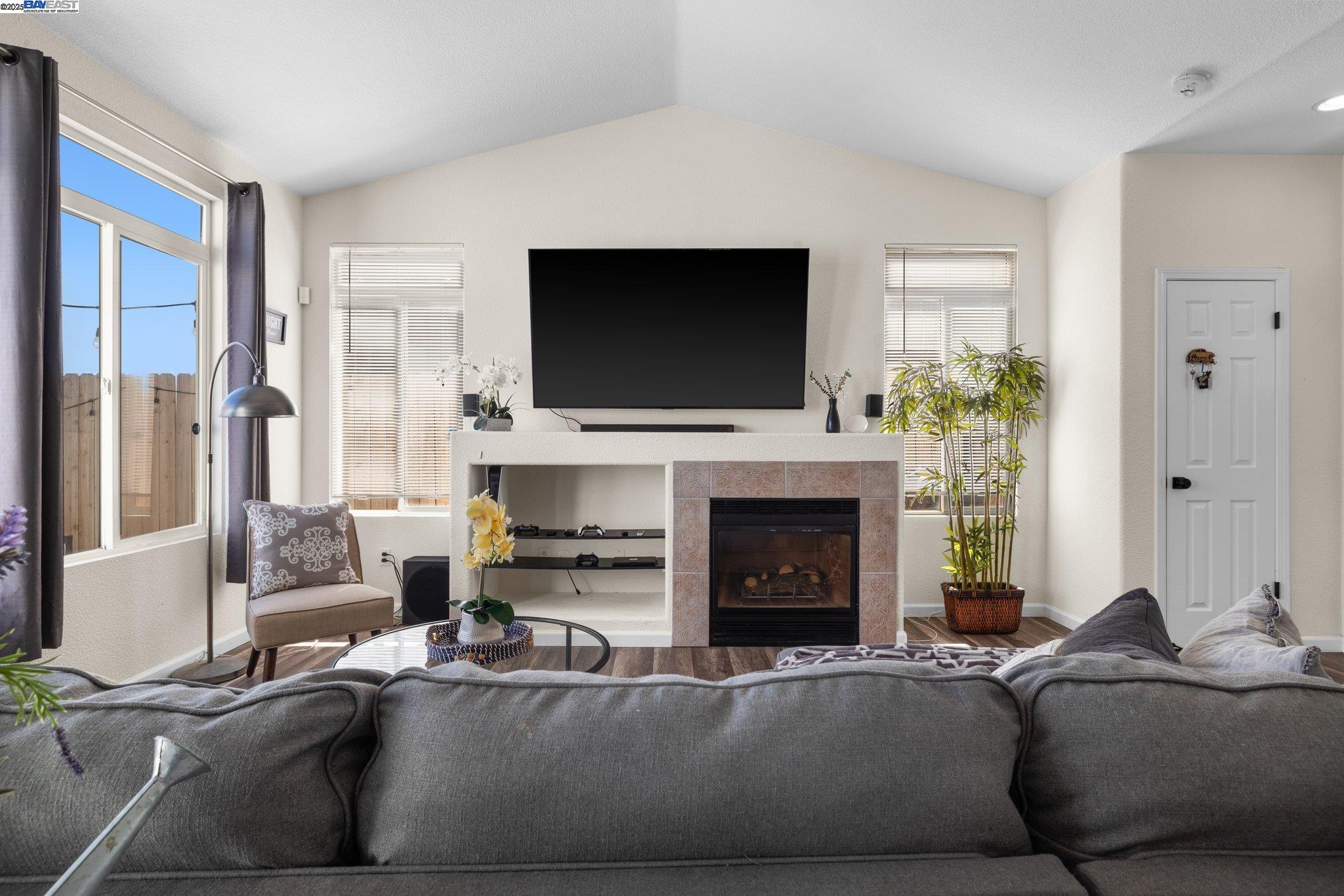 Detail Gallery Image 9 of 43 For 762 Rubier Way, Rio Vista,  CA 94571-123 - 4 Beds | 2 Baths