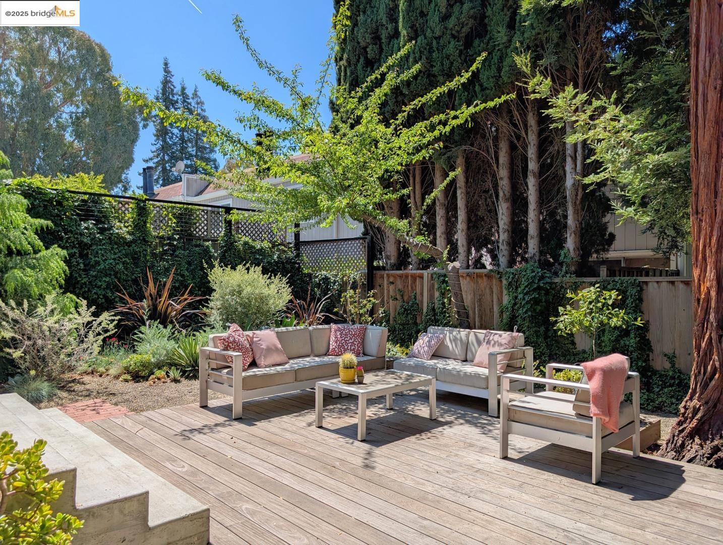 Detail Gallery Image 15 of 23 For 206 Donohoe St, East Palo Alto,  CA 94303 - 3 Beds | 3 Baths